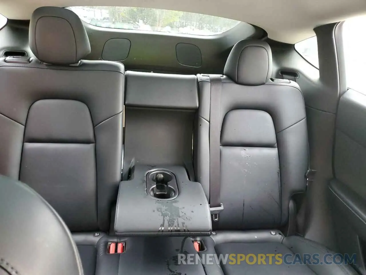 10 Photograph of a damaged car 7SAYGDEE6NF481328 TESLA MODEL Y 2022