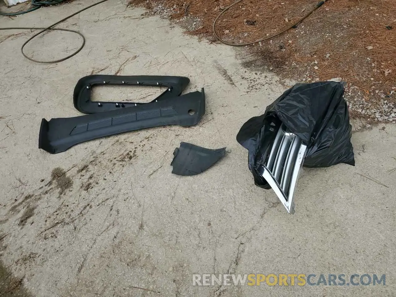 12 Photograph of a damaged car 7SAYGDEE6NF481328 TESLA MODEL Y 2022