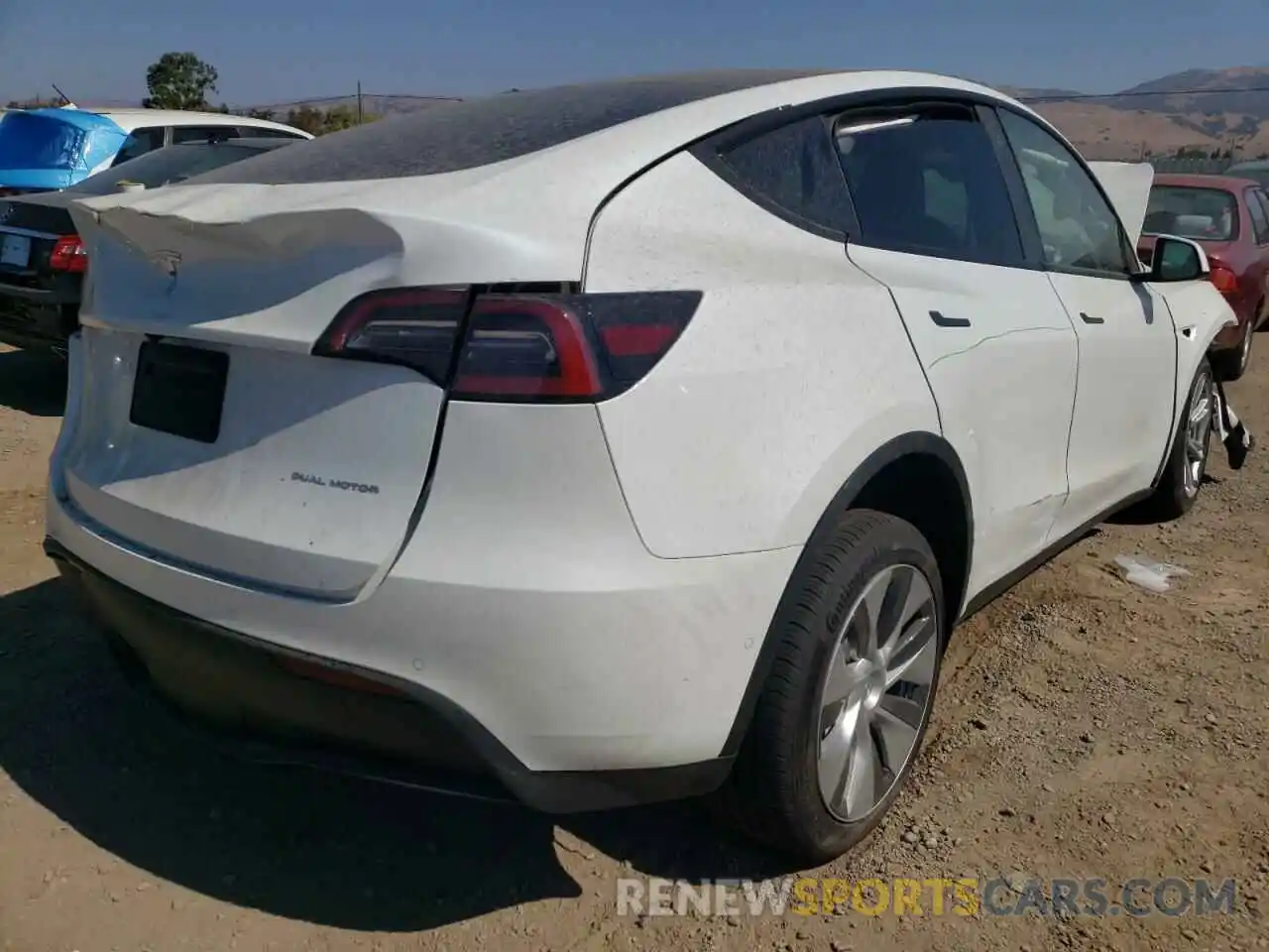 4 Photograph of a damaged car 7SAYGDEE6NF511038 TESLA MODEL Y 2022