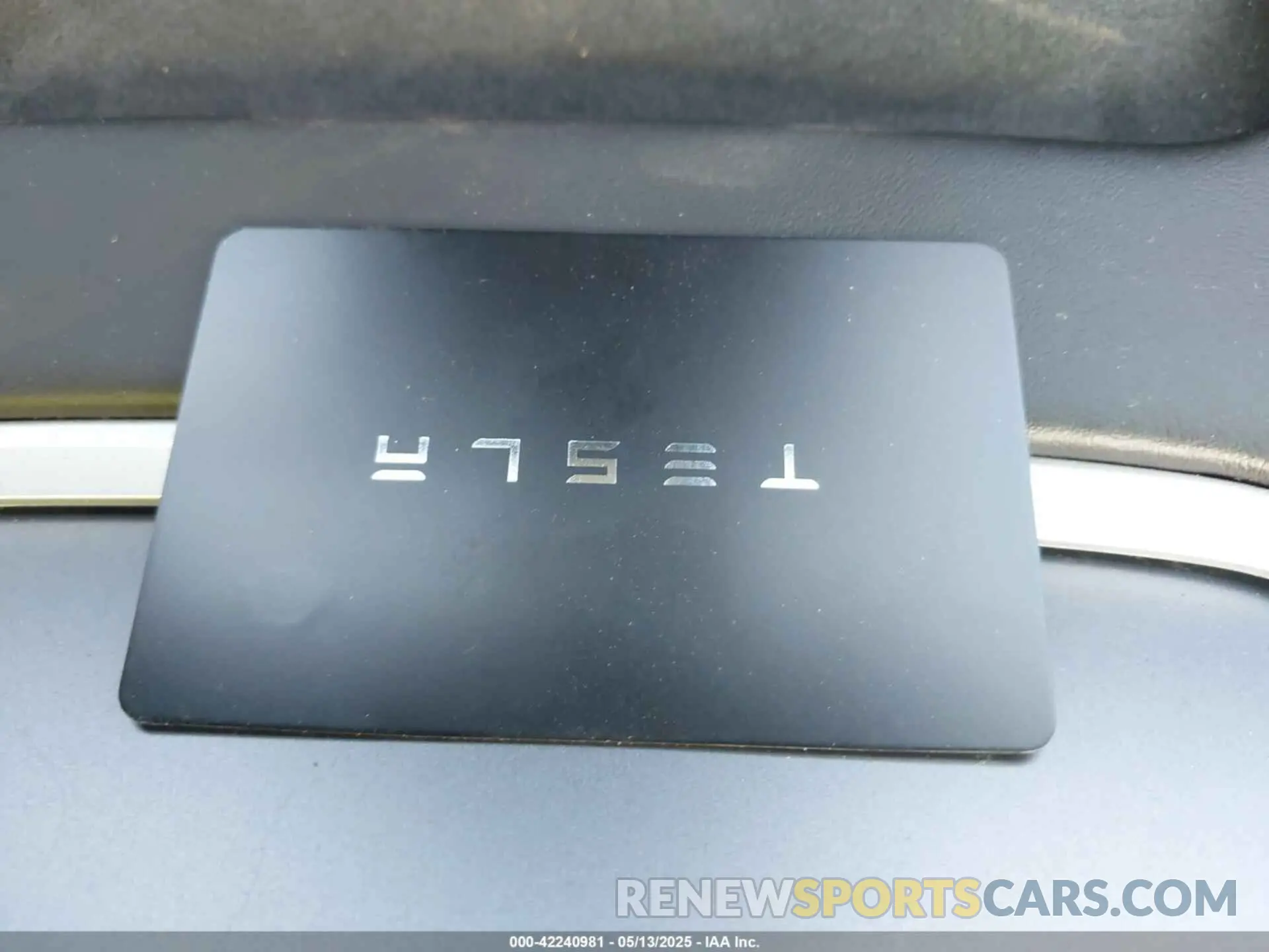 11 Photograph of a damaged car 7SAYGDEE6NF515462 TESLA MODEL Y 2022