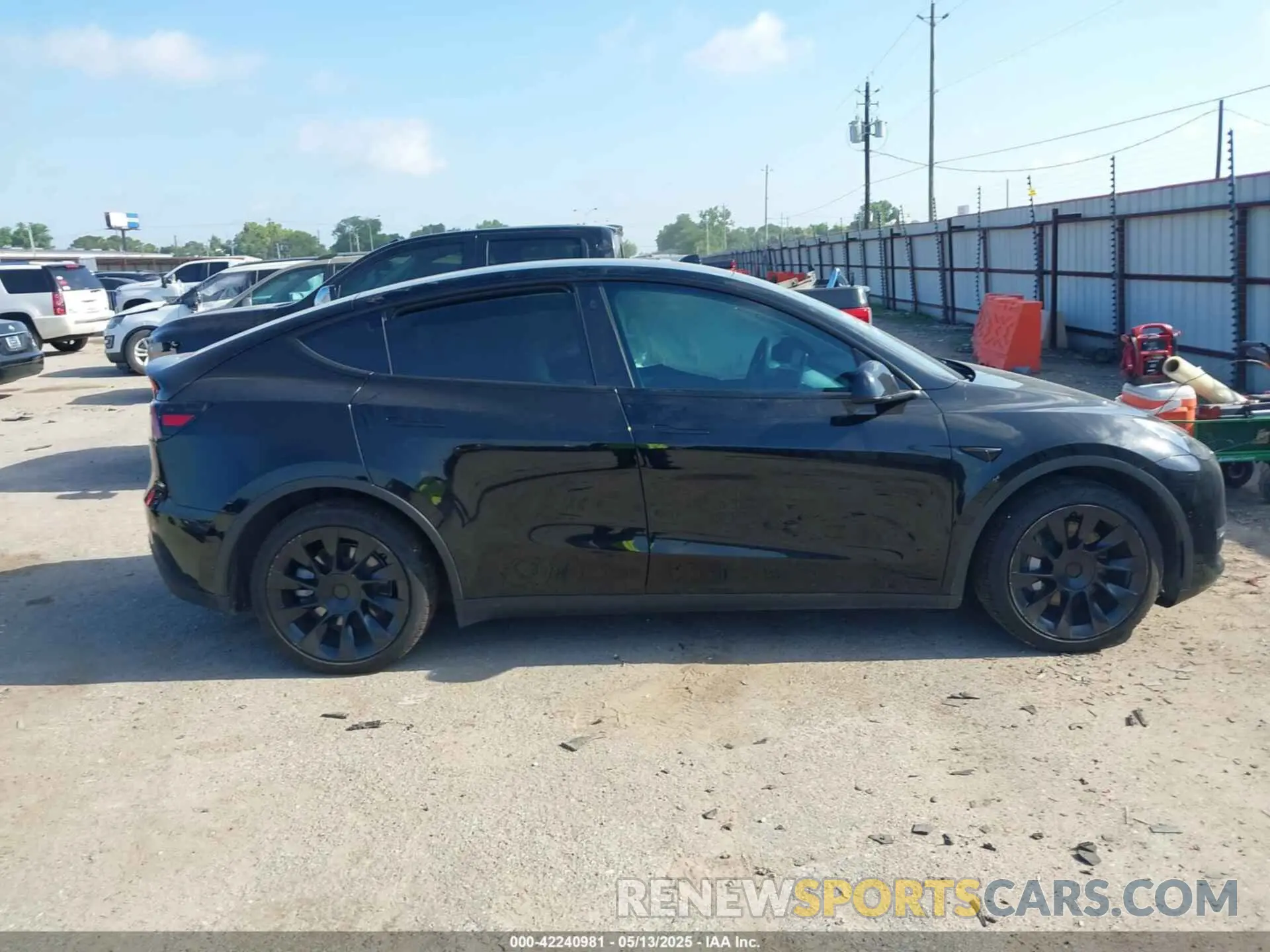 13 Photograph of a damaged car 7SAYGDEE6NF515462 TESLA MODEL Y 2022