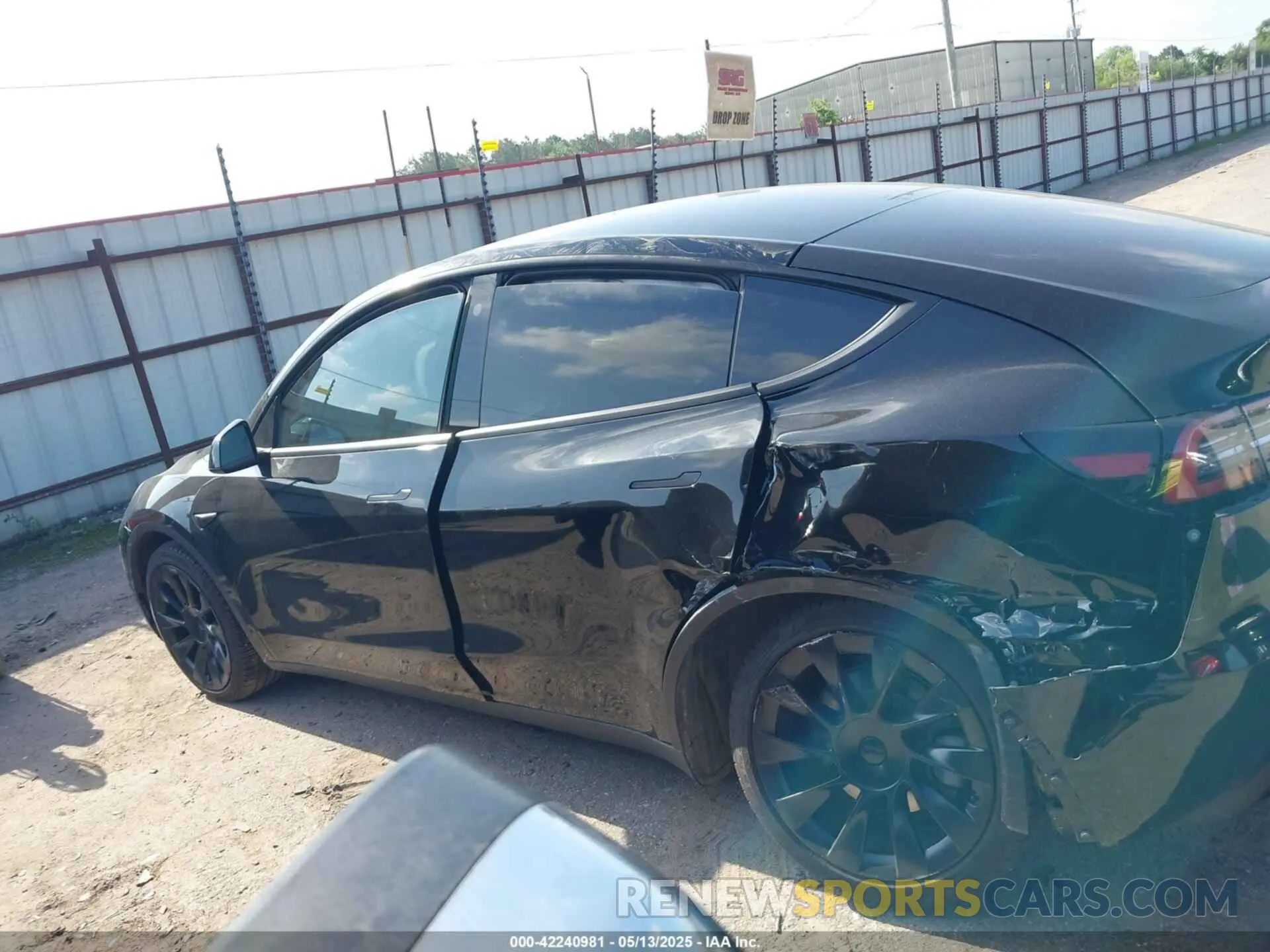 14 Photograph of a damaged car 7SAYGDEE6NF515462 TESLA MODEL Y 2022