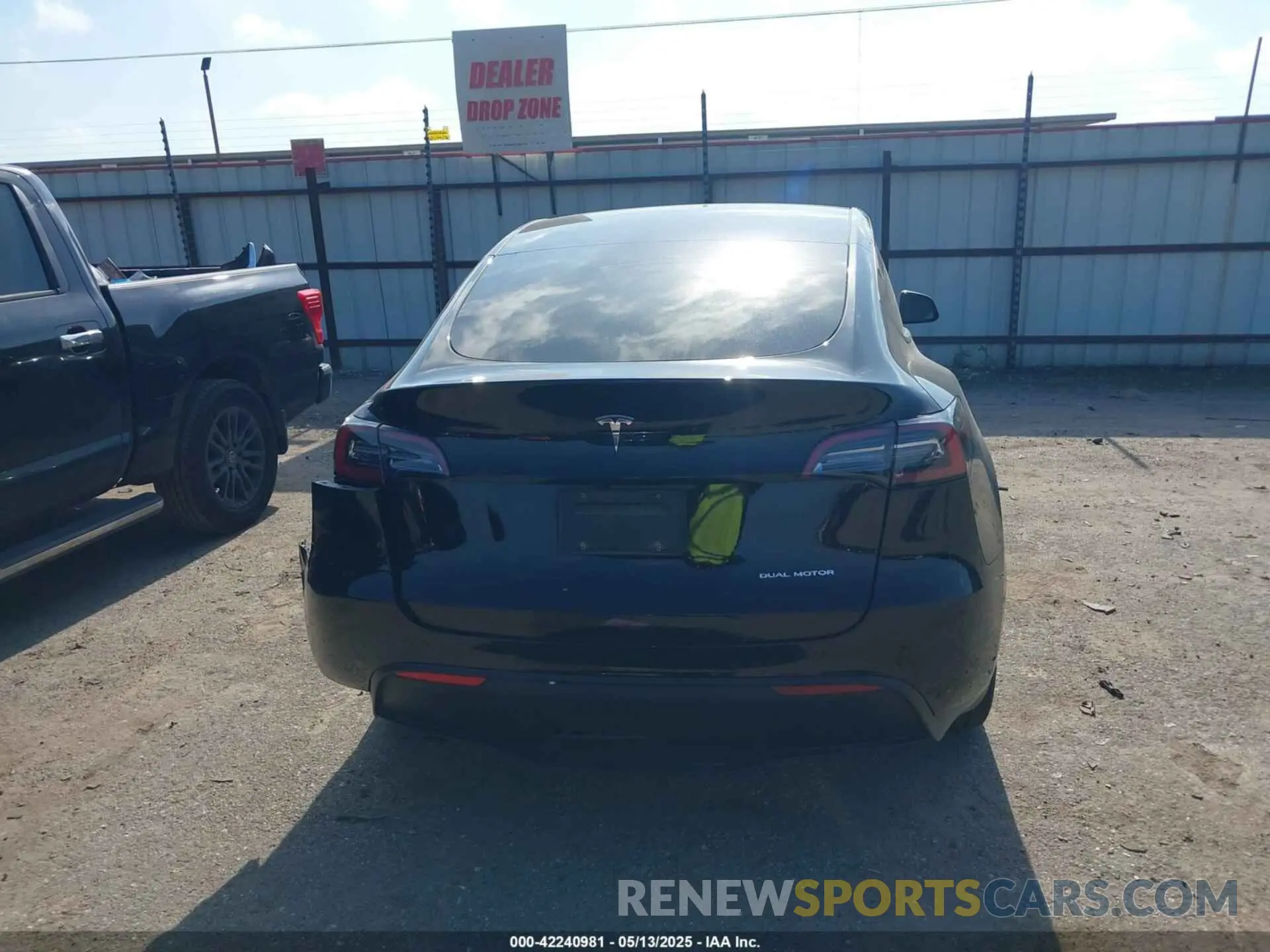 16 Photograph of a damaged car 7SAYGDEE6NF515462 TESLA MODEL Y 2022