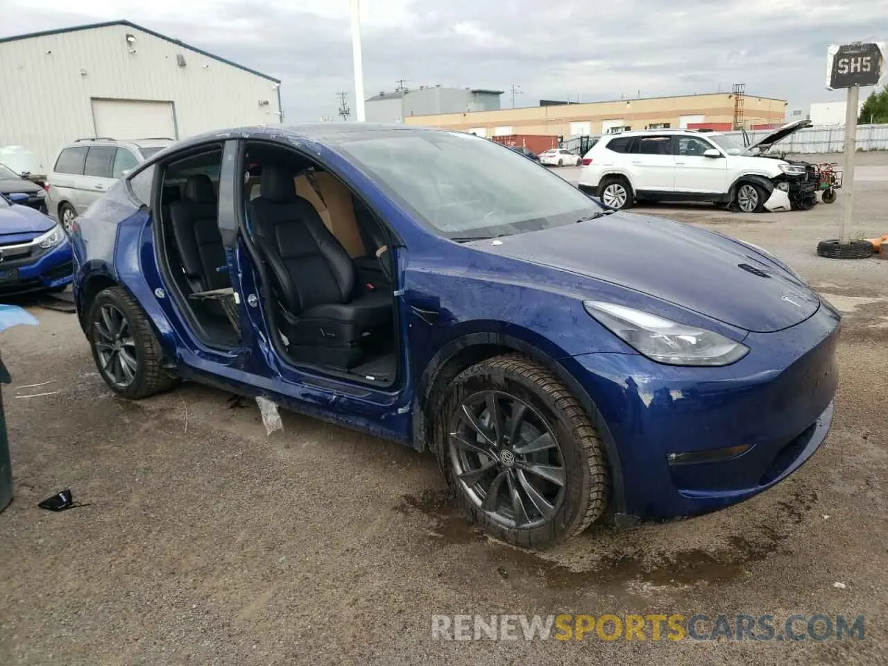 4 Photograph of a damaged car 7SAYGDEE6NF550034 TESLA MODEL Y 2022