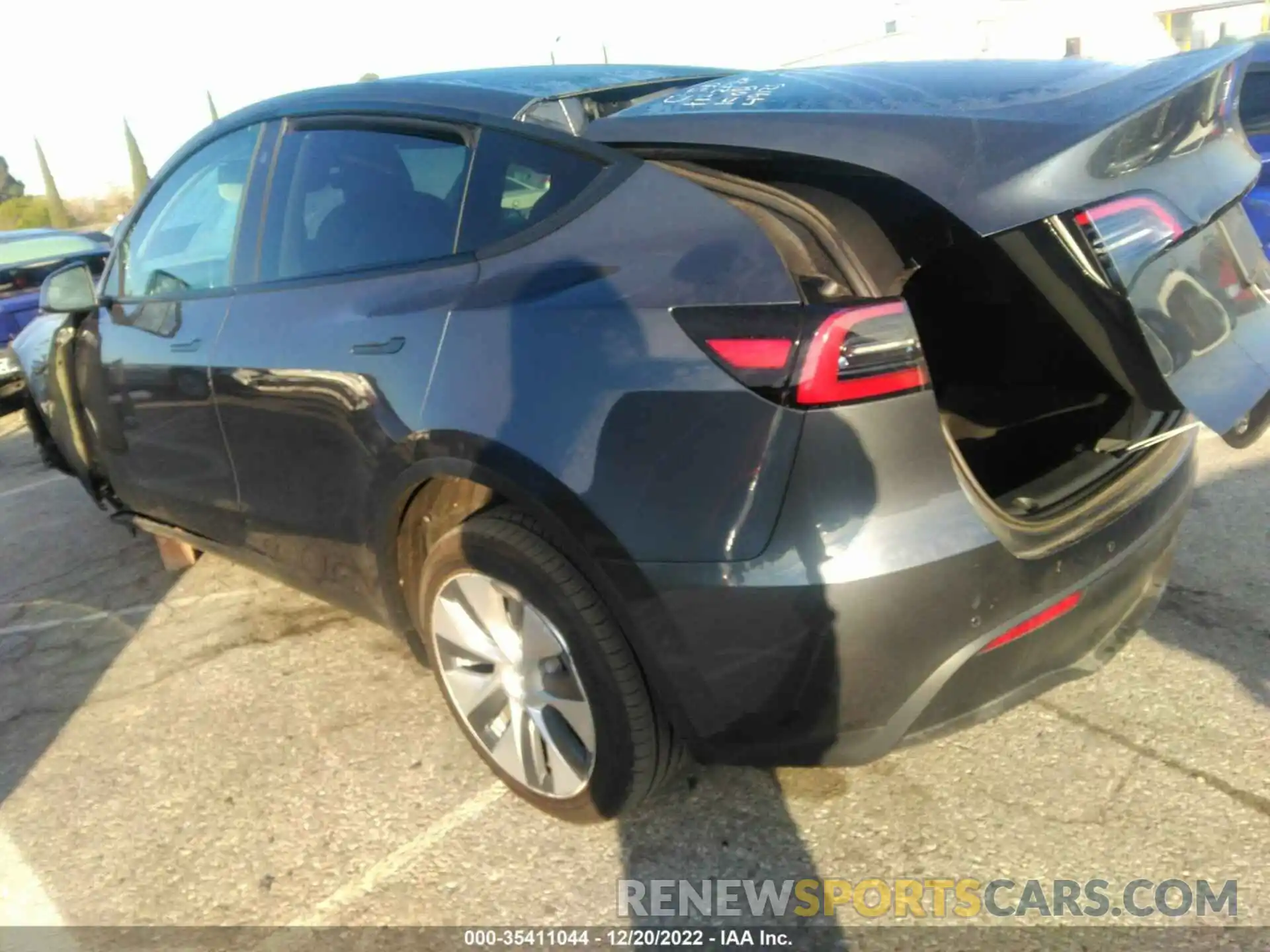 3 Photograph of a damaged car 7SAYGDEE6NF560417 TESLA MODEL Y 2022