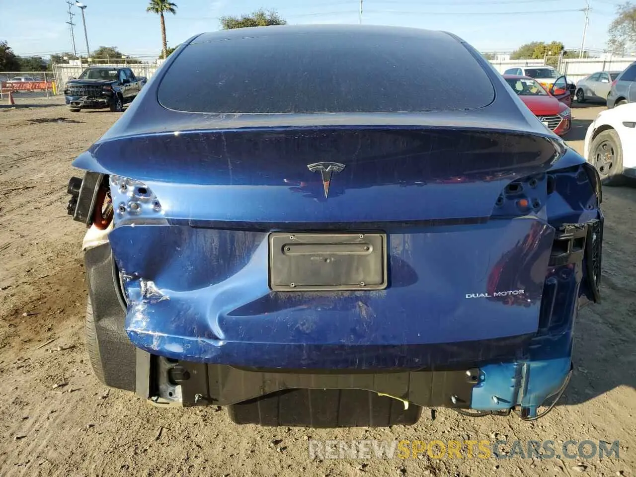 6 Photograph of a damaged car 7SAYGDEE6NF572275 TESLA MODEL Y 2022