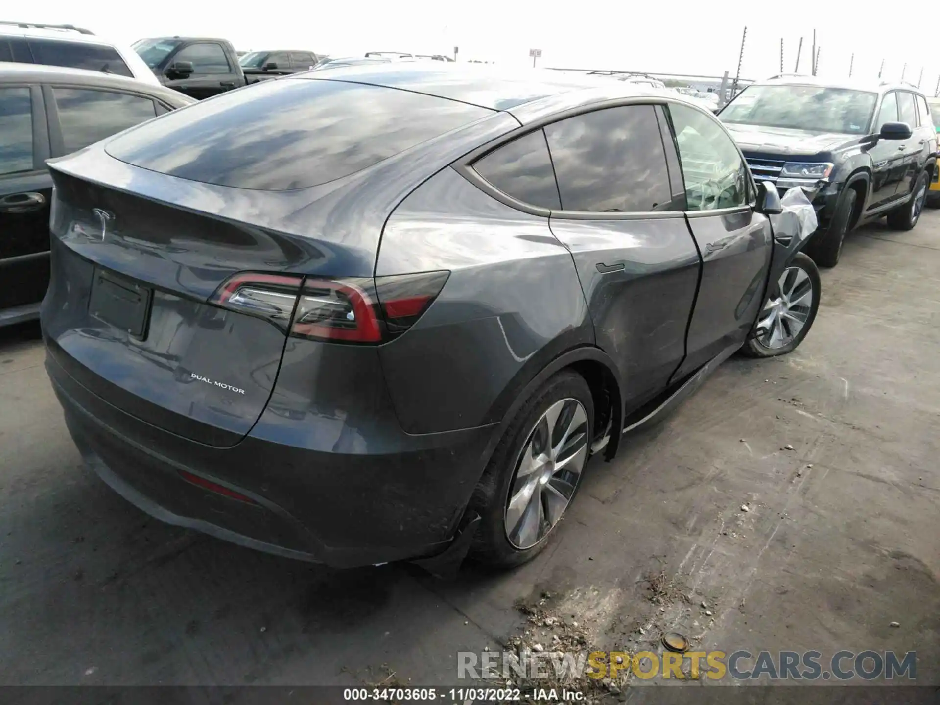 4 Photograph of a damaged car 7SAYGDEE7NA003819 TESLA MODEL Y 2022