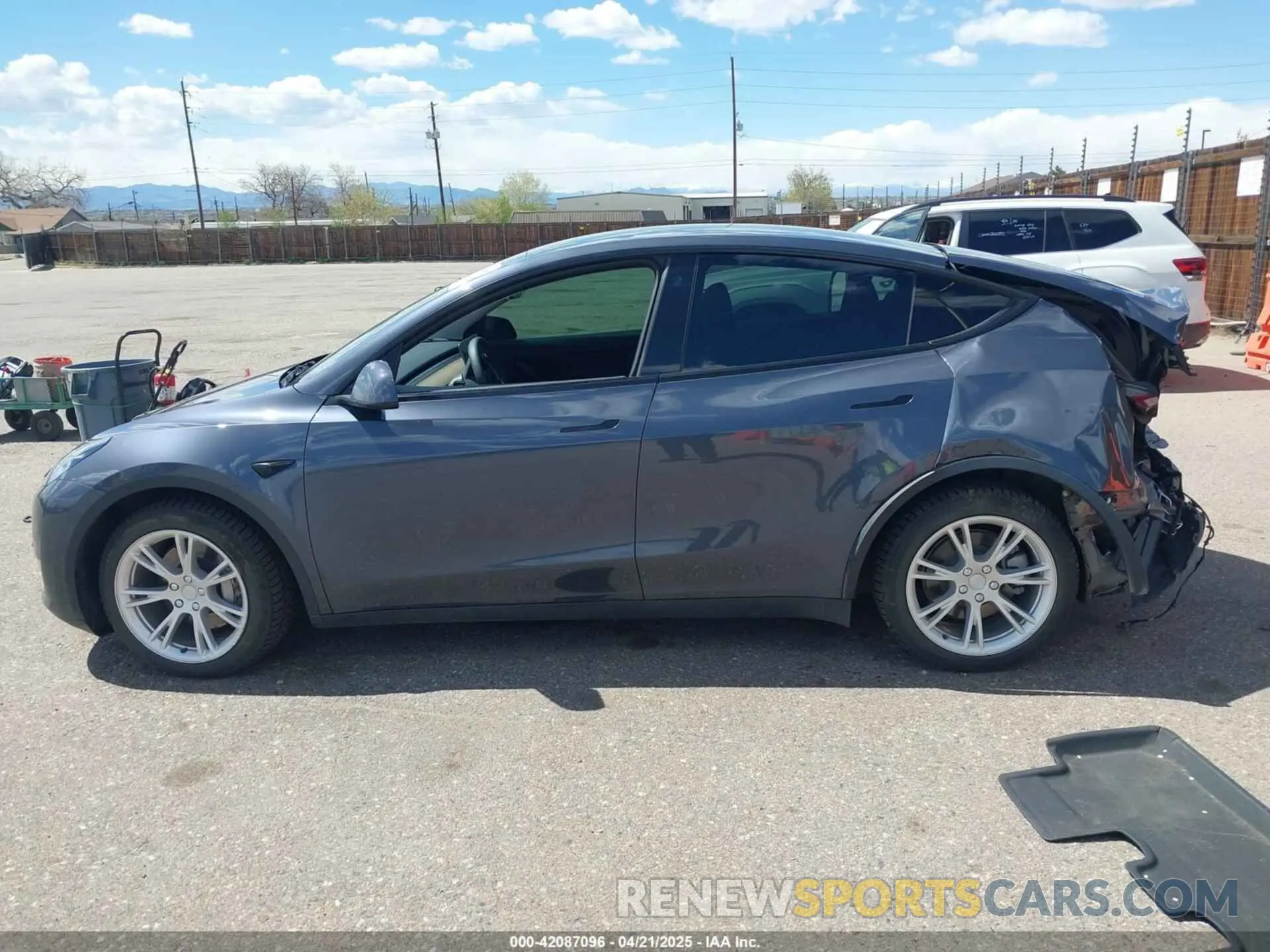 13 Photograph of a damaged car 7SAYGDEE7NA008860 TESLA MODEL Y 2022