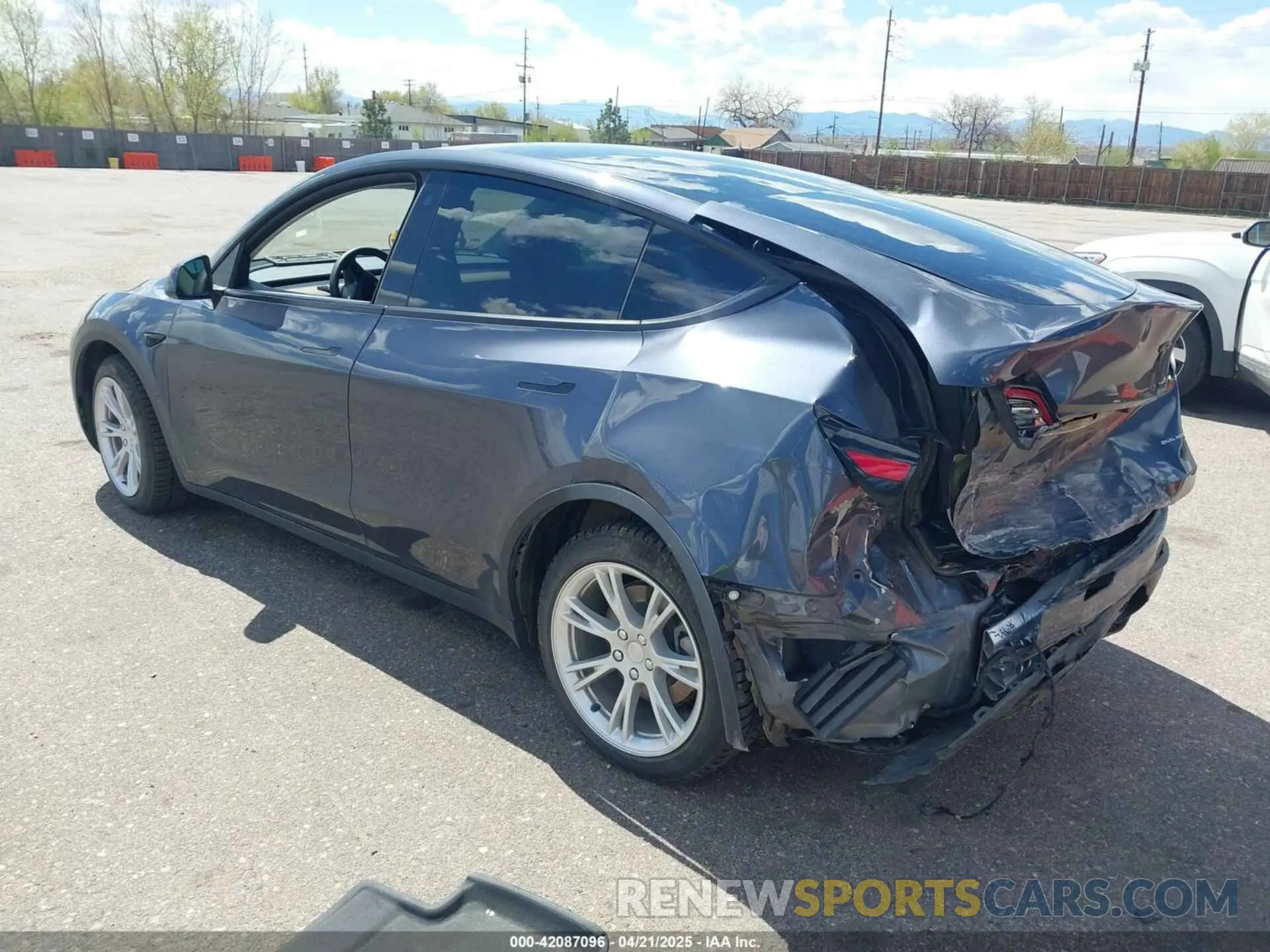 3 Photograph of a damaged car 7SAYGDEE7NA008860 TESLA MODEL Y 2022