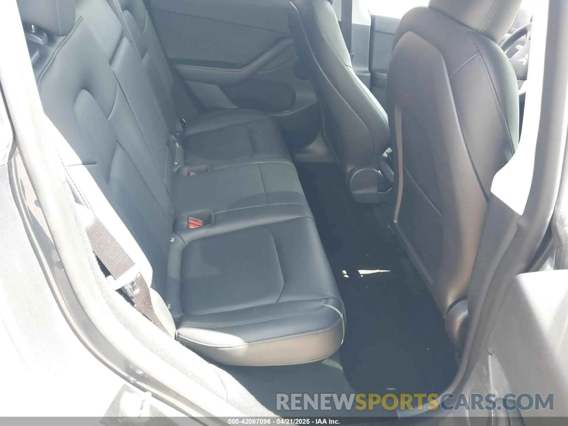 8 Photograph of a damaged car 7SAYGDEE7NA008860 TESLA MODEL Y 2022