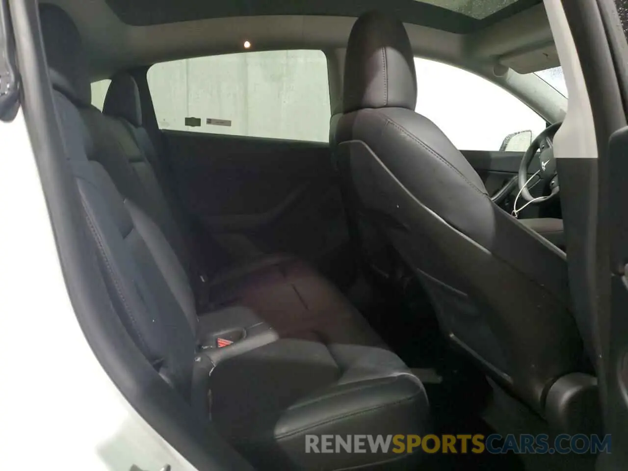 10 Photograph of a damaged car 7SAYGDEE7NA010026 TESLA MODEL Y 2022