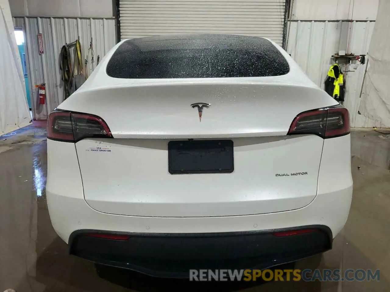 6 Photograph of a damaged car 7SAYGDEE7NA010026 TESLA MODEL Y 2022