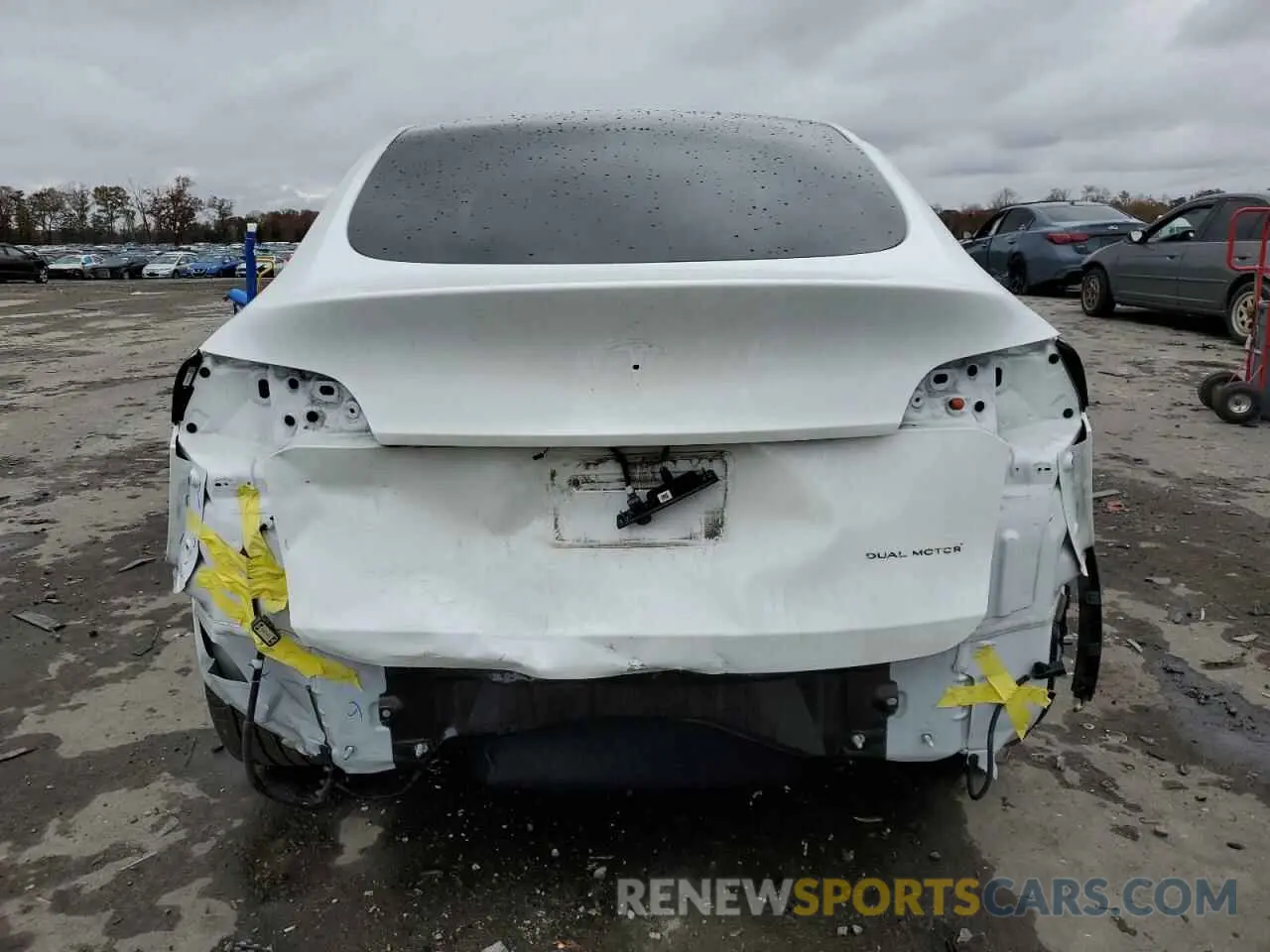 6 Photograph of a damaged car 7SAYGDEE7NA018739 TESLA MODEL Y 2022