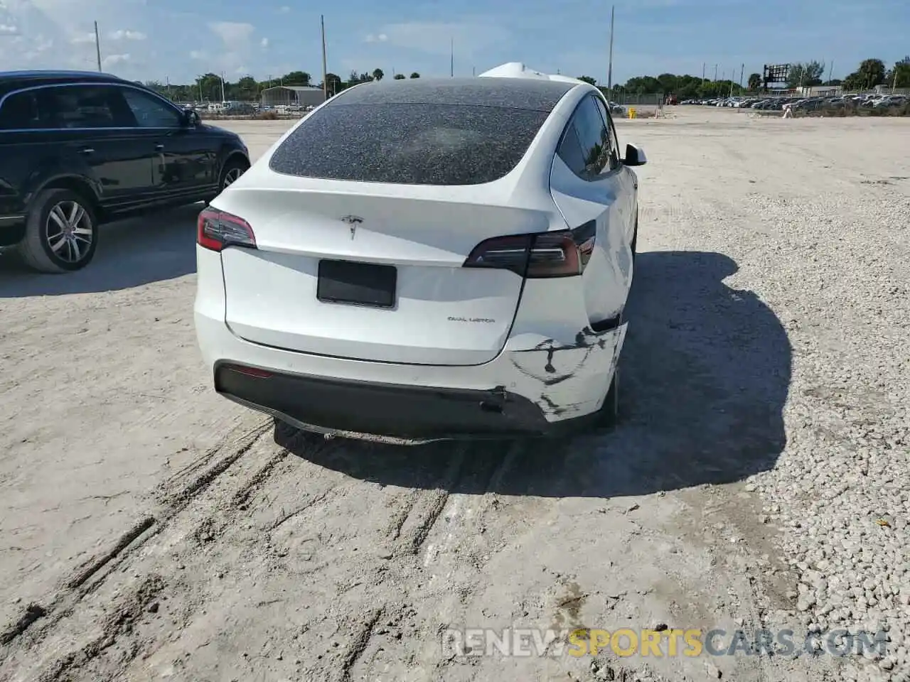 10 Photograph of a damaged car 7SAYGDEE7NF307333 TESLA MODEL Y 2022