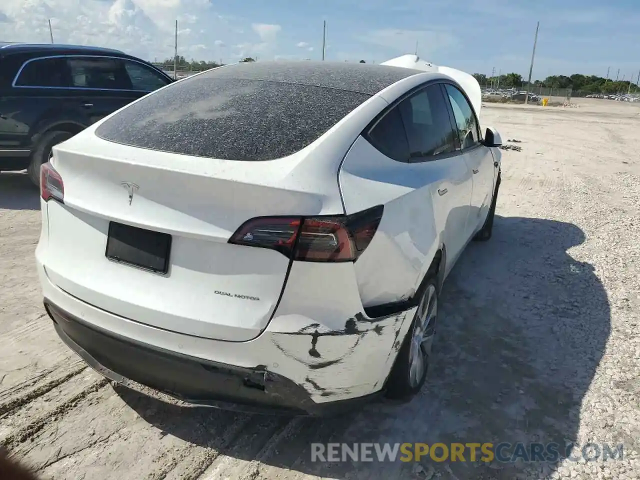 4 Photograph of a damaged car 7SAYGDEE7NF307333 TESLA MODEL Y 2022