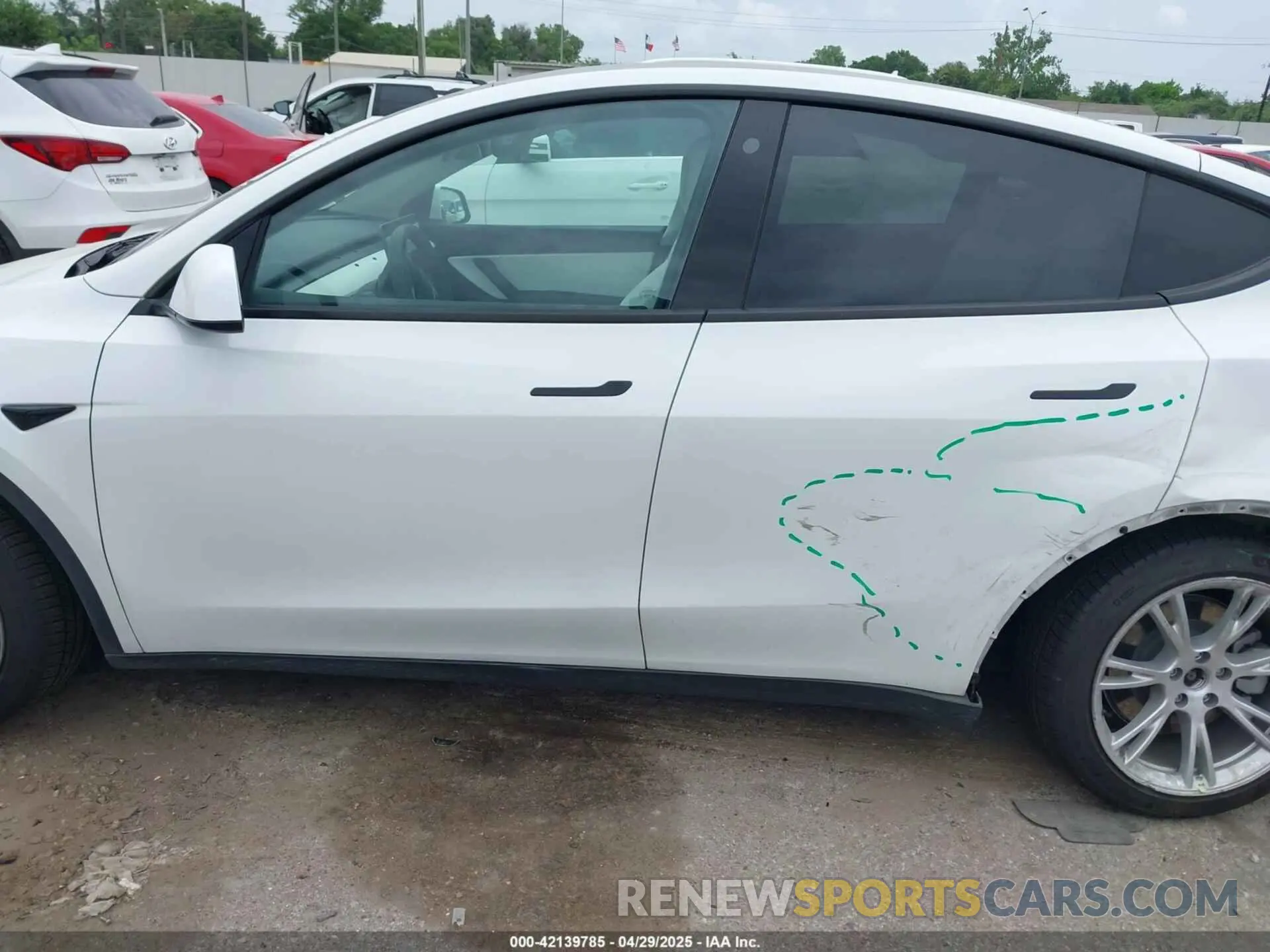 13 Photograph of a damaged car 7SAYGDEE7NF310555 TESLA MODEL Y 2022