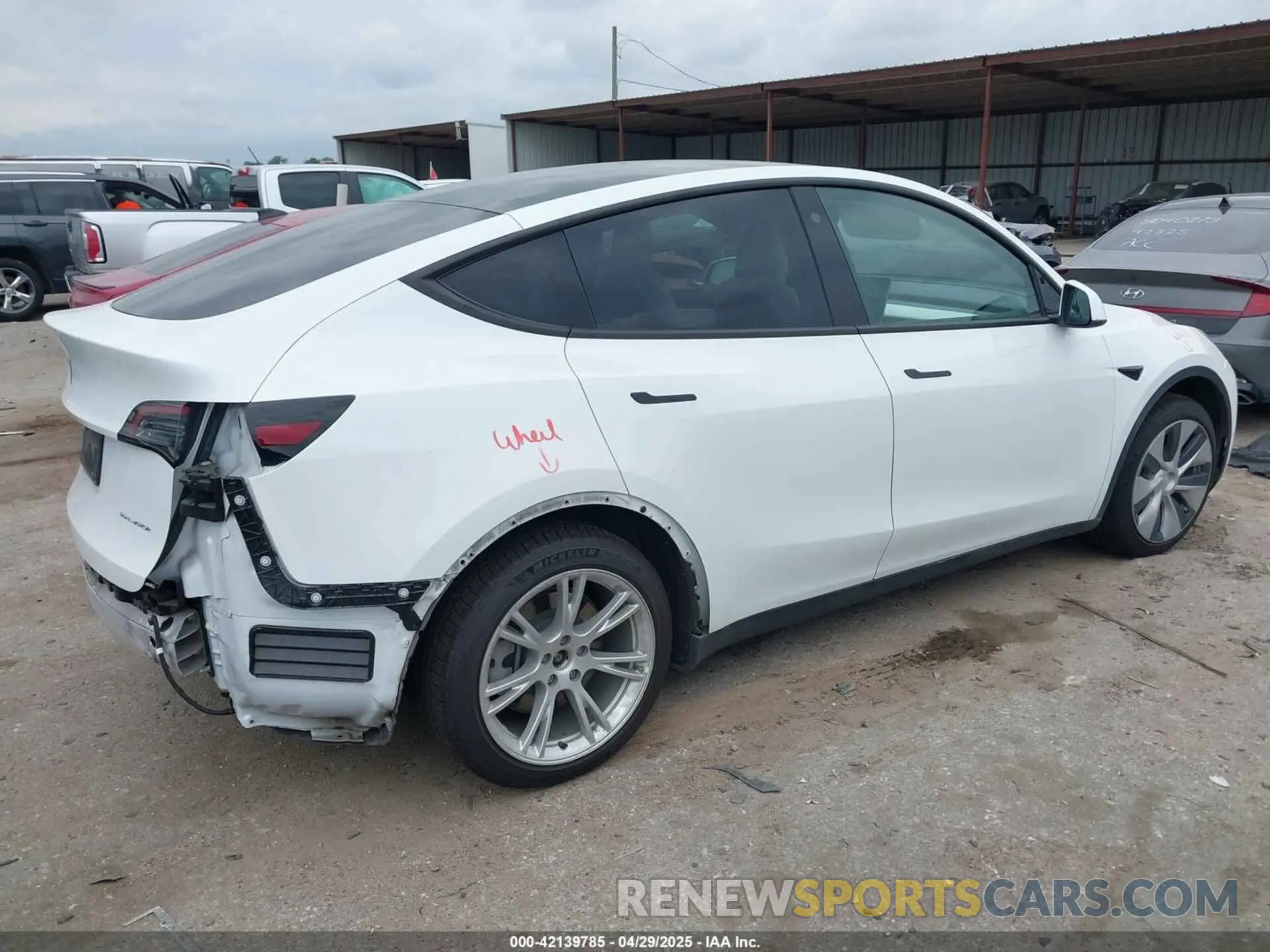 4 Photograph of a damaged car 7SAYGDEE7NF310555 TESLA MODEL Y 2022