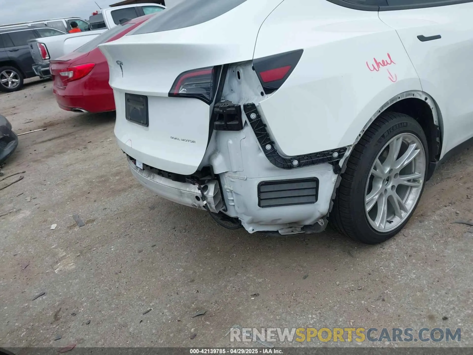 6 Photograph of a damaged car 7SAYGDEE7NF310555 TESLA MODEL Y 2022