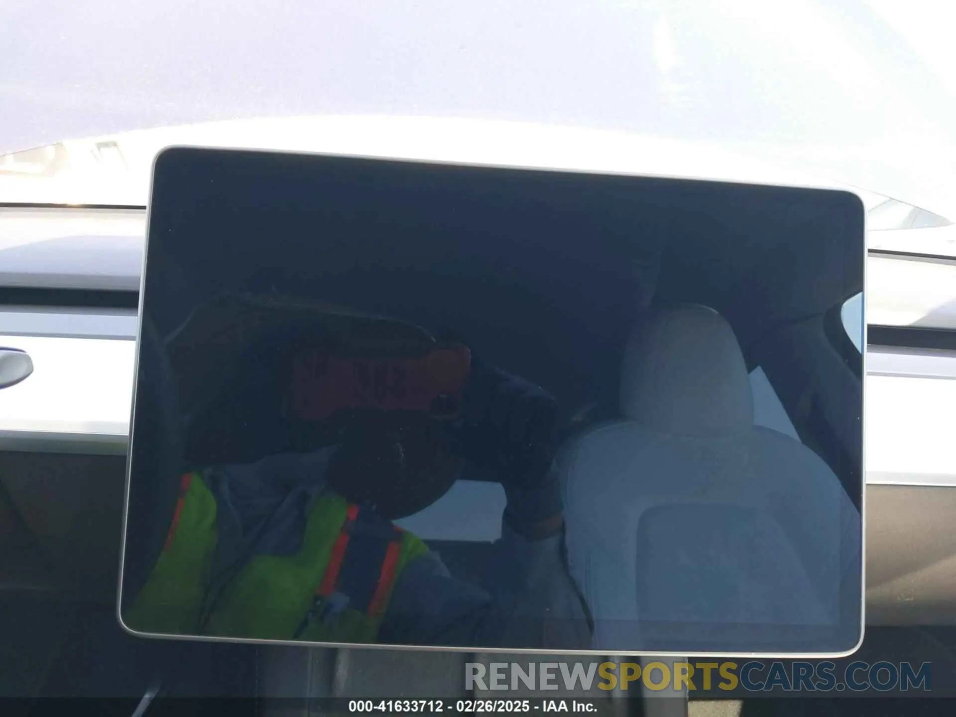 17 Photograph of a damaged car 7SAYGDEE7NF312239 TESLA MODEL Y 2022