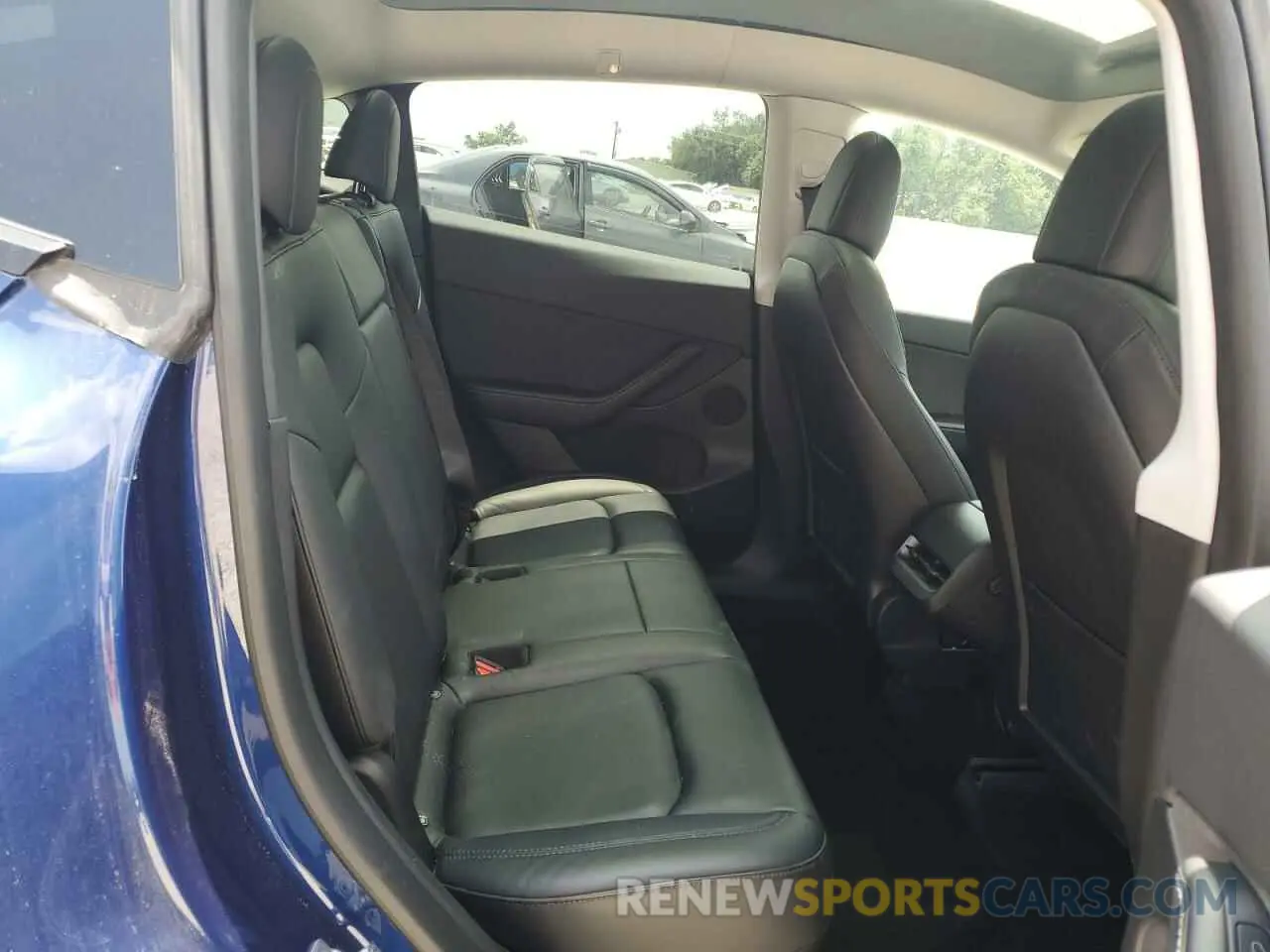 11 Photograph of a damaged car 7SAYGDEE7NF313228 TESLA MODEL Y 2022