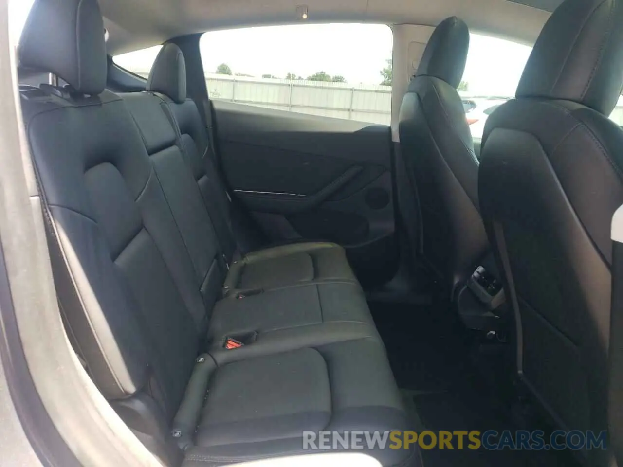 11 Photograph of a damaged car 7SAYGDEE7NF325573 TESLA MODEL Y 2022