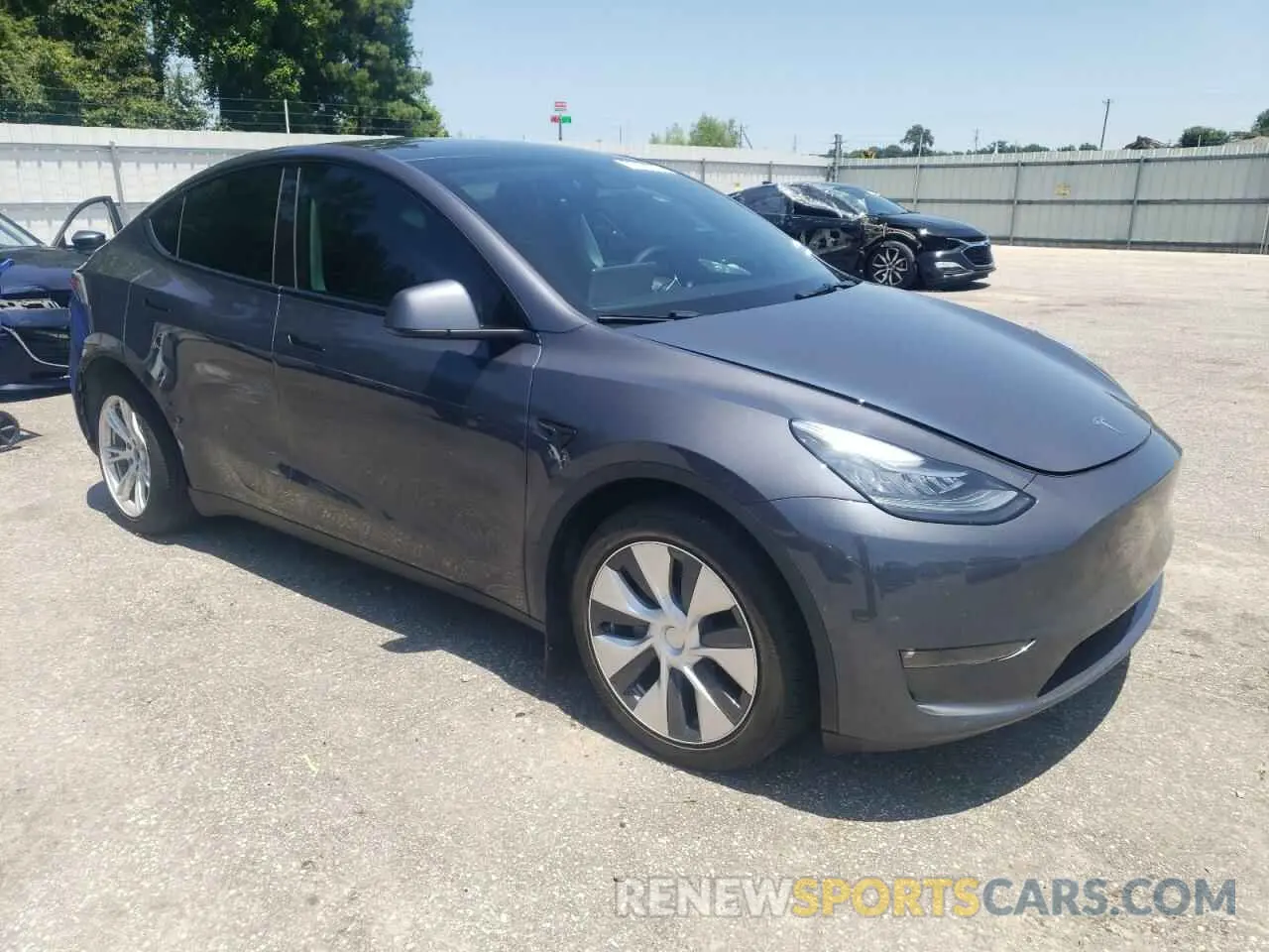 4 Photograph of a damaged car 7SAYGDEE7NF325573 TESLA MODEL Y 2022