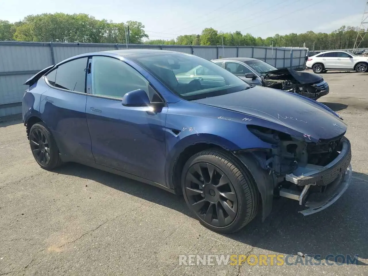 4 Photograph of a damaged car 7SAYGDEE7NF335827 TESLA MODEL Y 2022