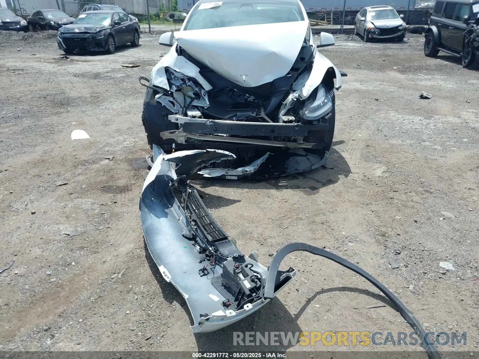 6 Photograph of a damaged car 7SAYGDEE7NF363238 TESLA MODEL Y 2022