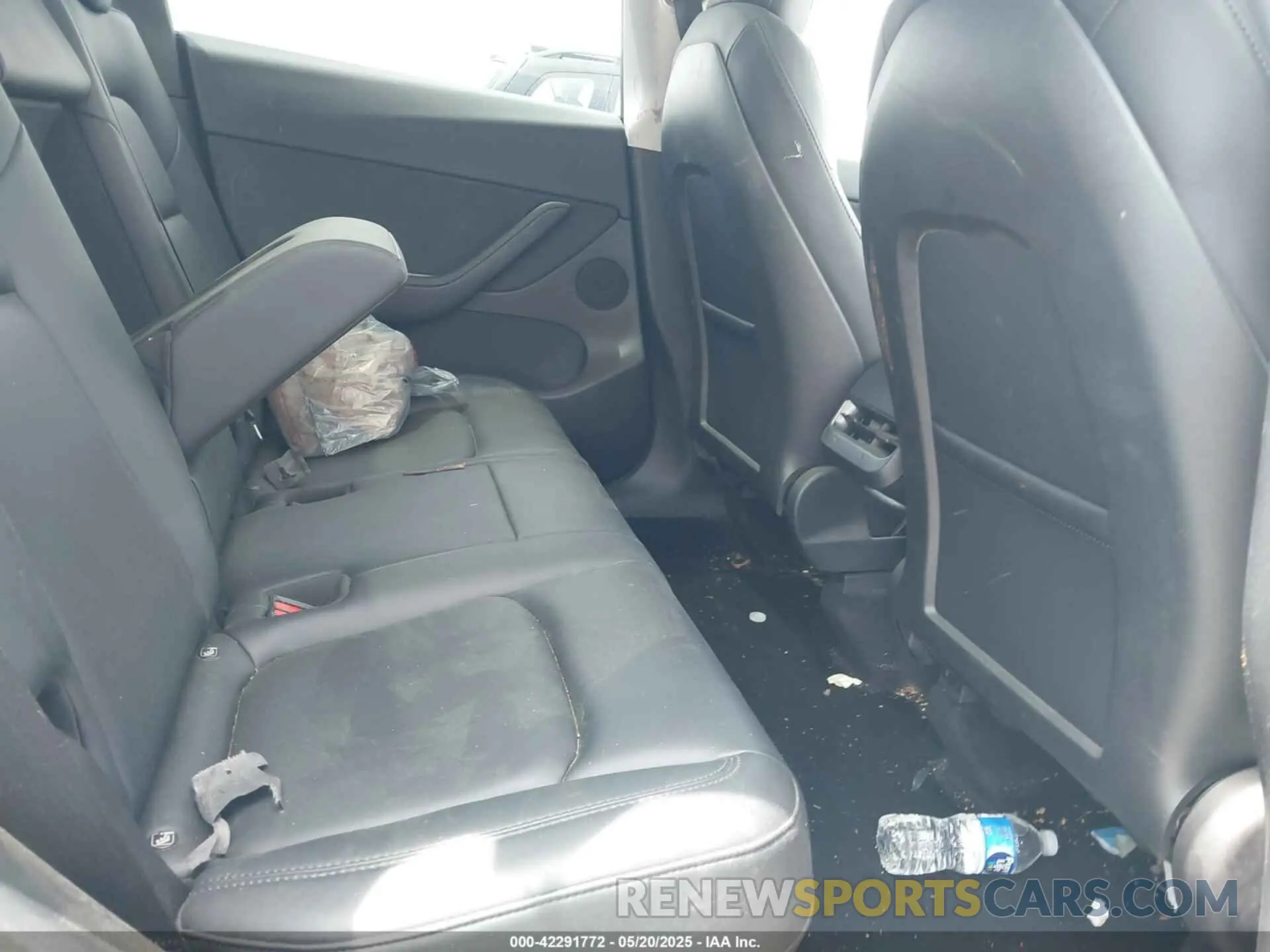 8 Photograph of a damaged car 7SAYGDEE7NF363238 TESLA MODEL Y 2022
