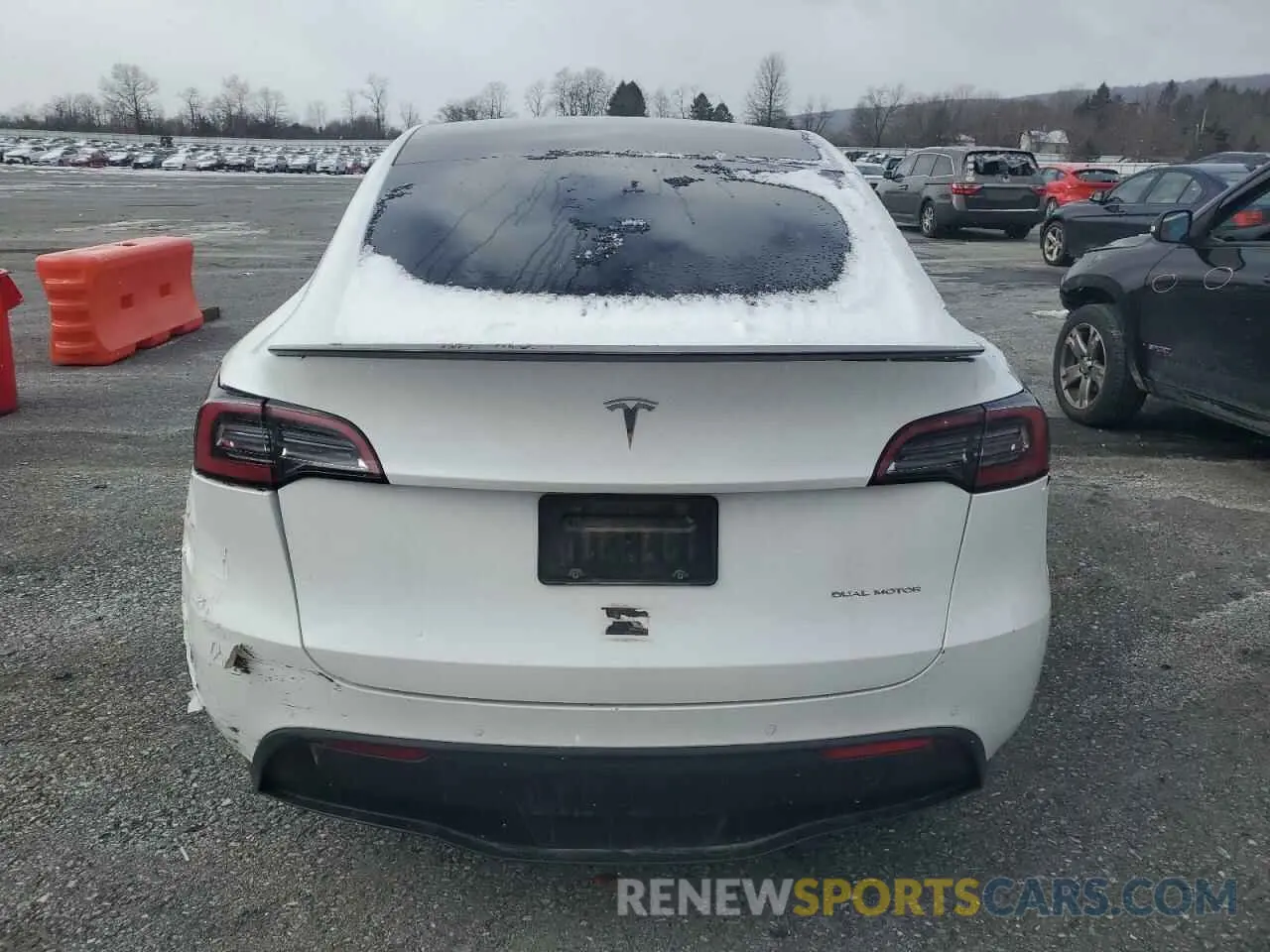 6 Photograph of a damaged car 7SAYGDEE7NF367824 TESLA MODEL Y 2022