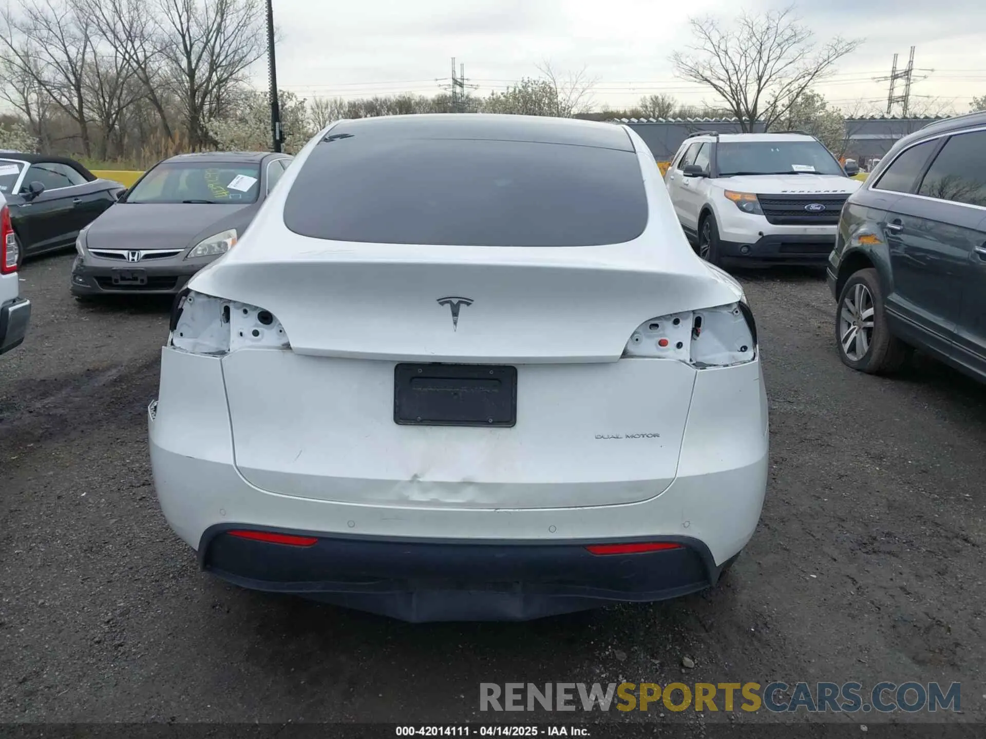 15 Photograph of a damaged car 7SAYGDEE7NF389788 TESLA MODEL Y 2022