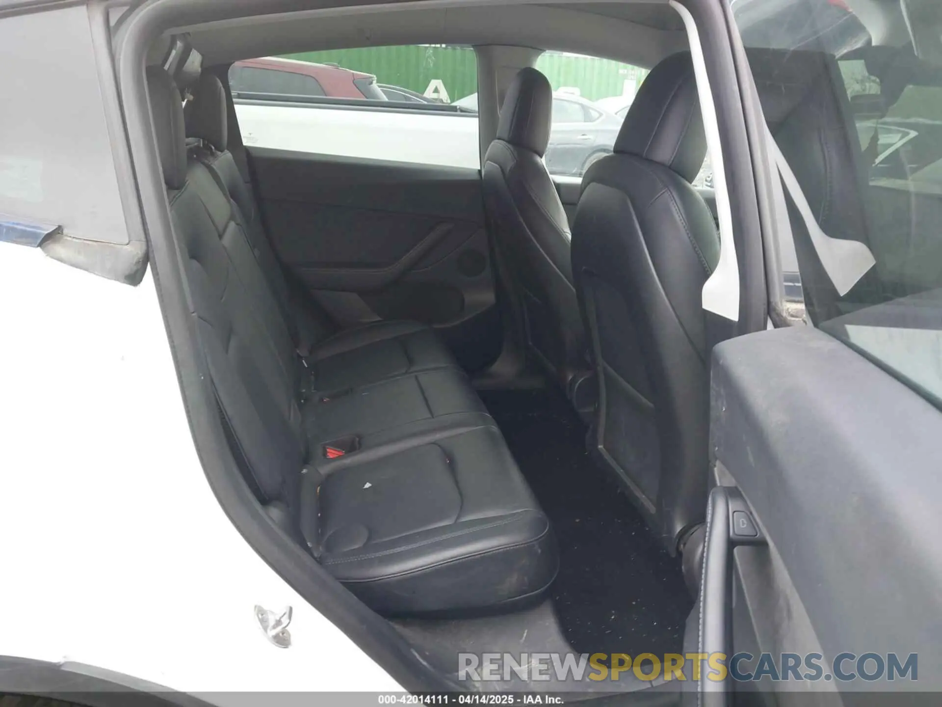8 Photograph of a damaged car 7SAYGDEE7NF389788 TESLA MODEL Y 2022