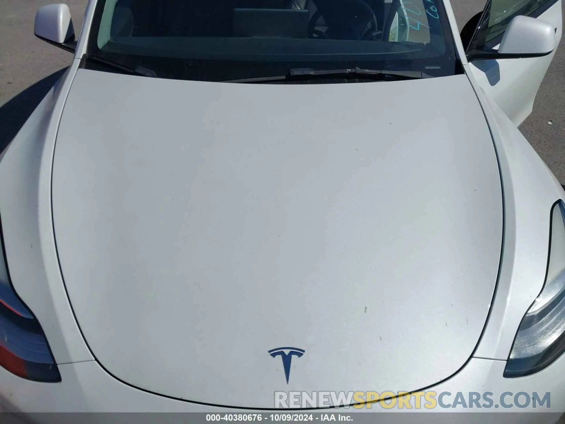 10 Photograph of a damaged car 7SAYGDEE7NF413880 TESLA MODEL Y 2022