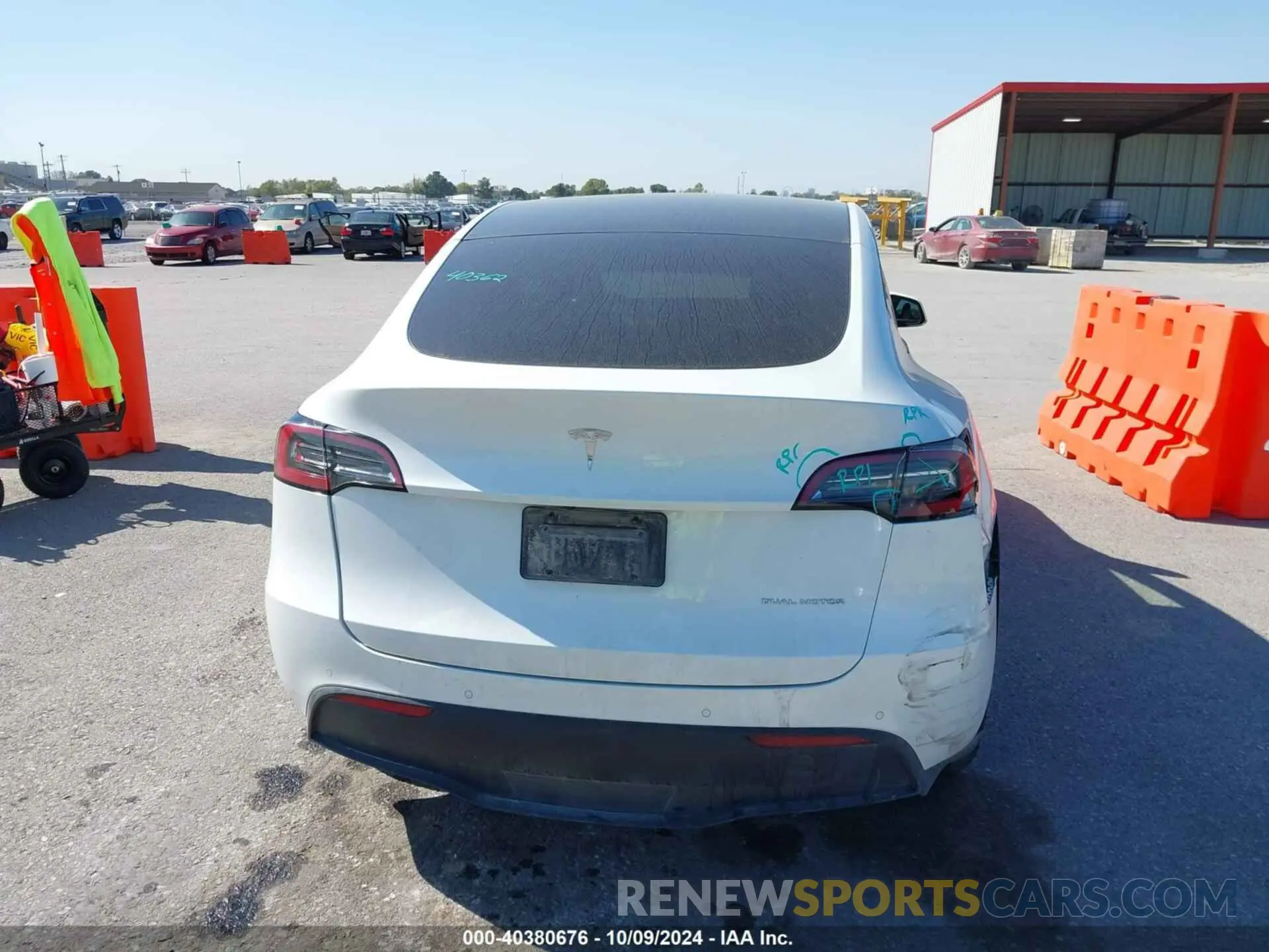 16 Photograph of a damaged car 7SAYGDEE7NF413880 TESLA MODEL Y 2022