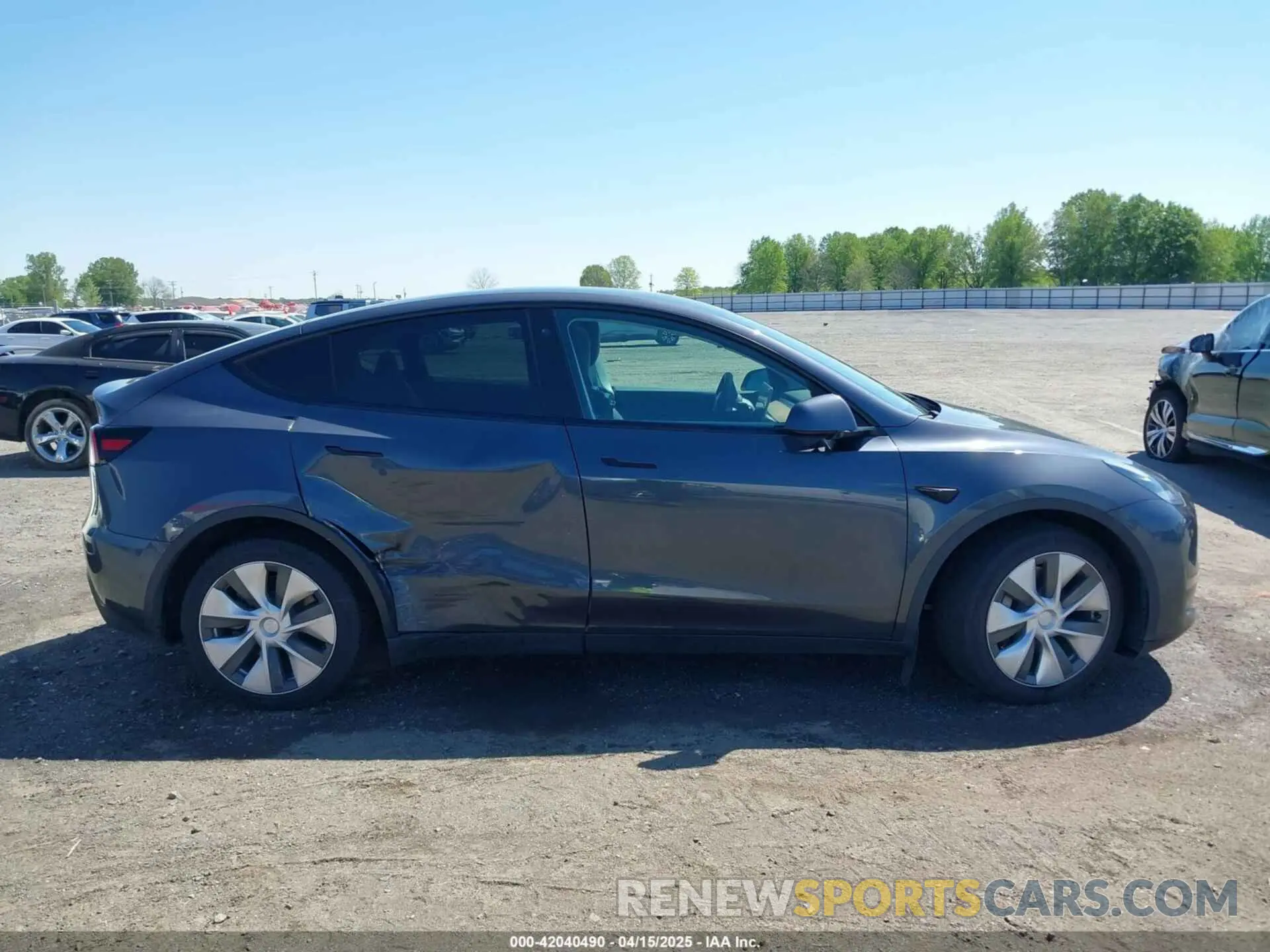12 Photograph of a damaged car 7SAYGDEE7NF426404 TESLA MODEL Y 2022