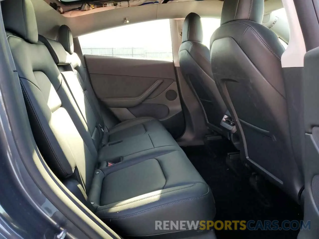 10 Photograph of a damaged car 7SAYGDEE7NF435328 TESLA MODEL Y 2022