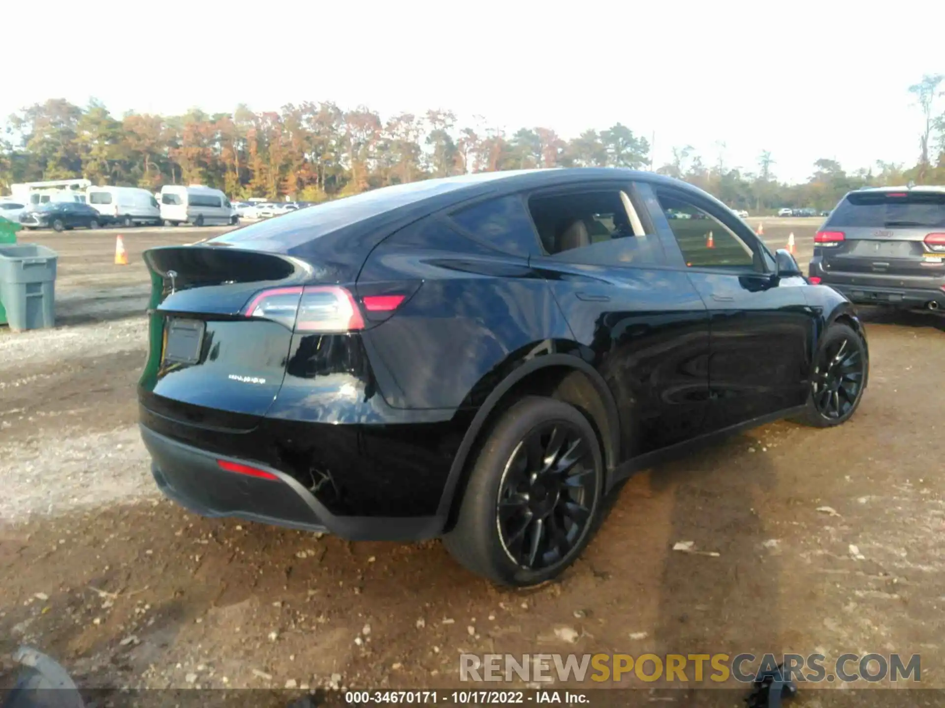 4 Photograph of a damaged car 7SAYGDEE7NF450346 TESLA MODEL Y 2022