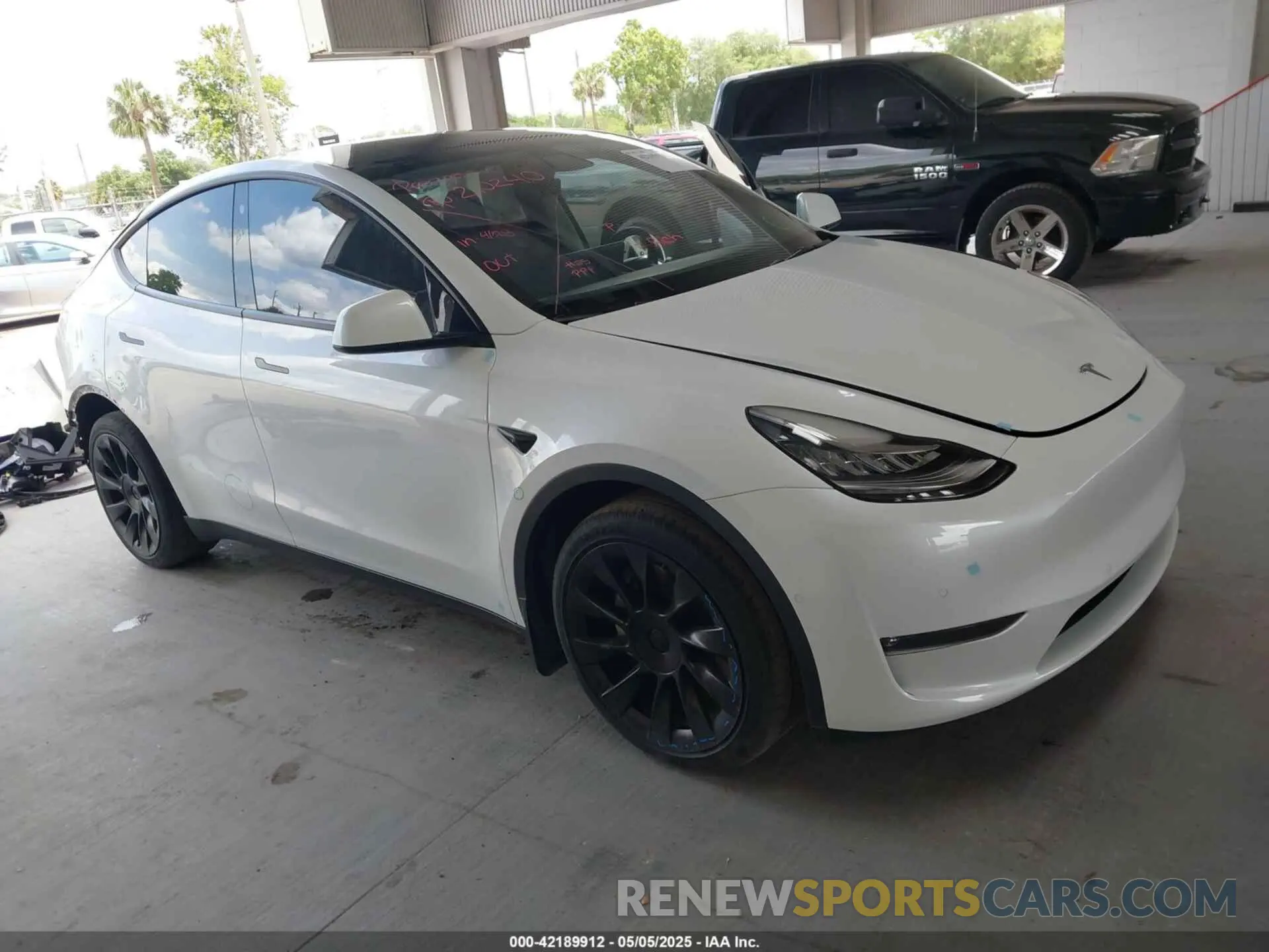 14 Photograph of a damaged car 7SAYGDEE7NF460942 TESLA MODEL Y 2022