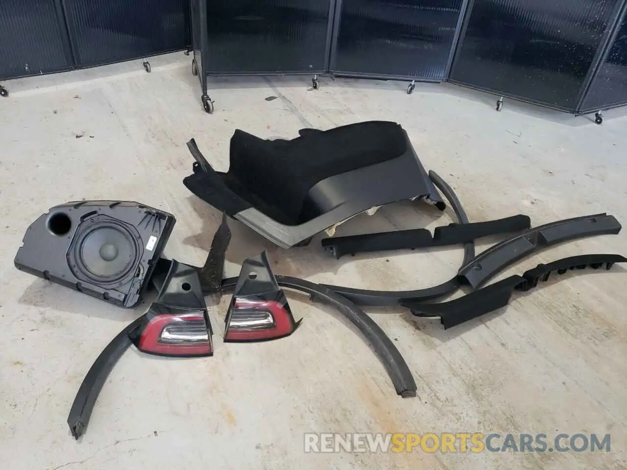 12 Photograph of a damaged car 7SAYGDEE7NF481516 TESLA MODEL Y 2022