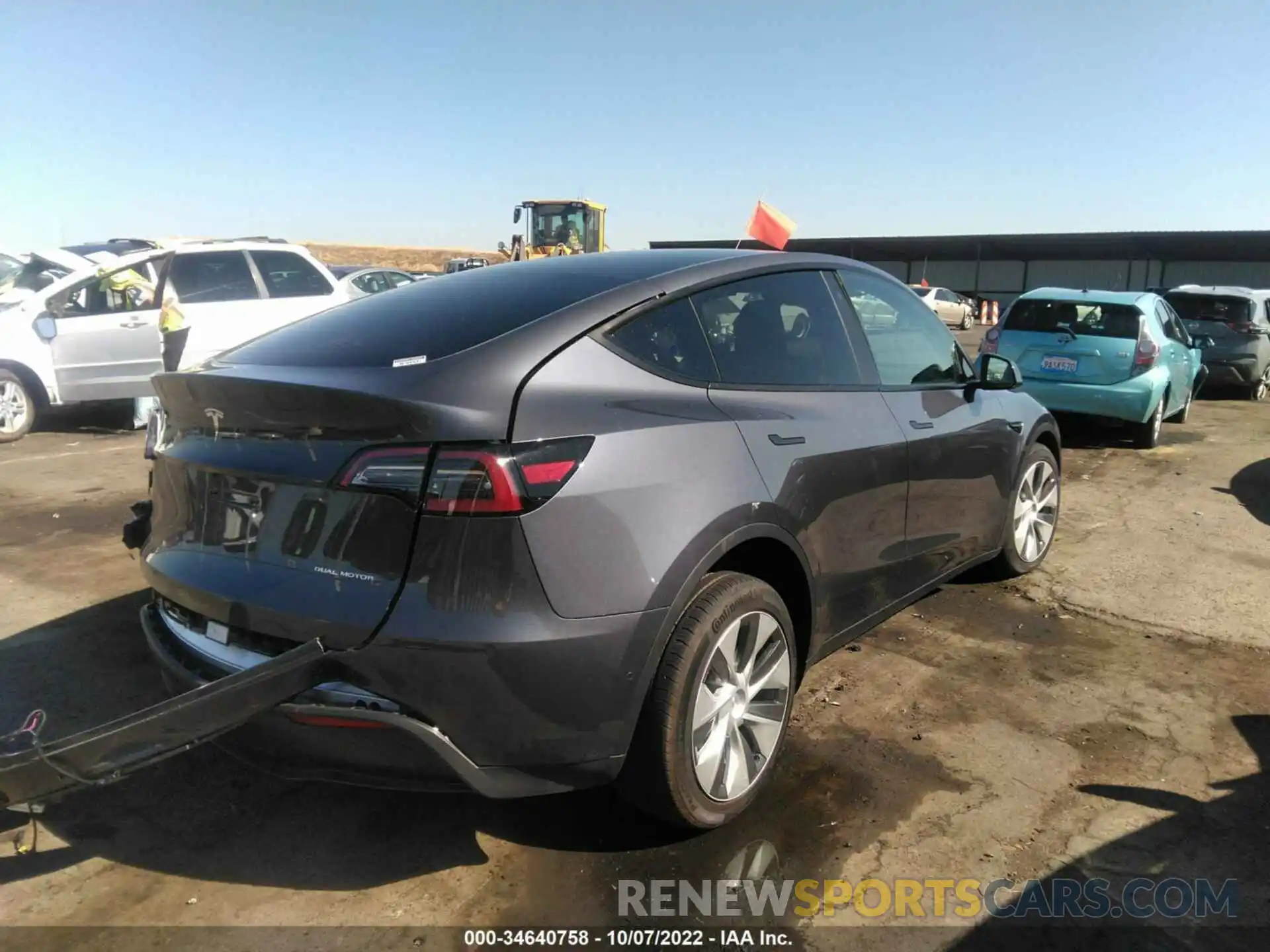 4 Photograph of a damaged car 7SAYGDEE7NF511338 TESLA MODEL Y 2022