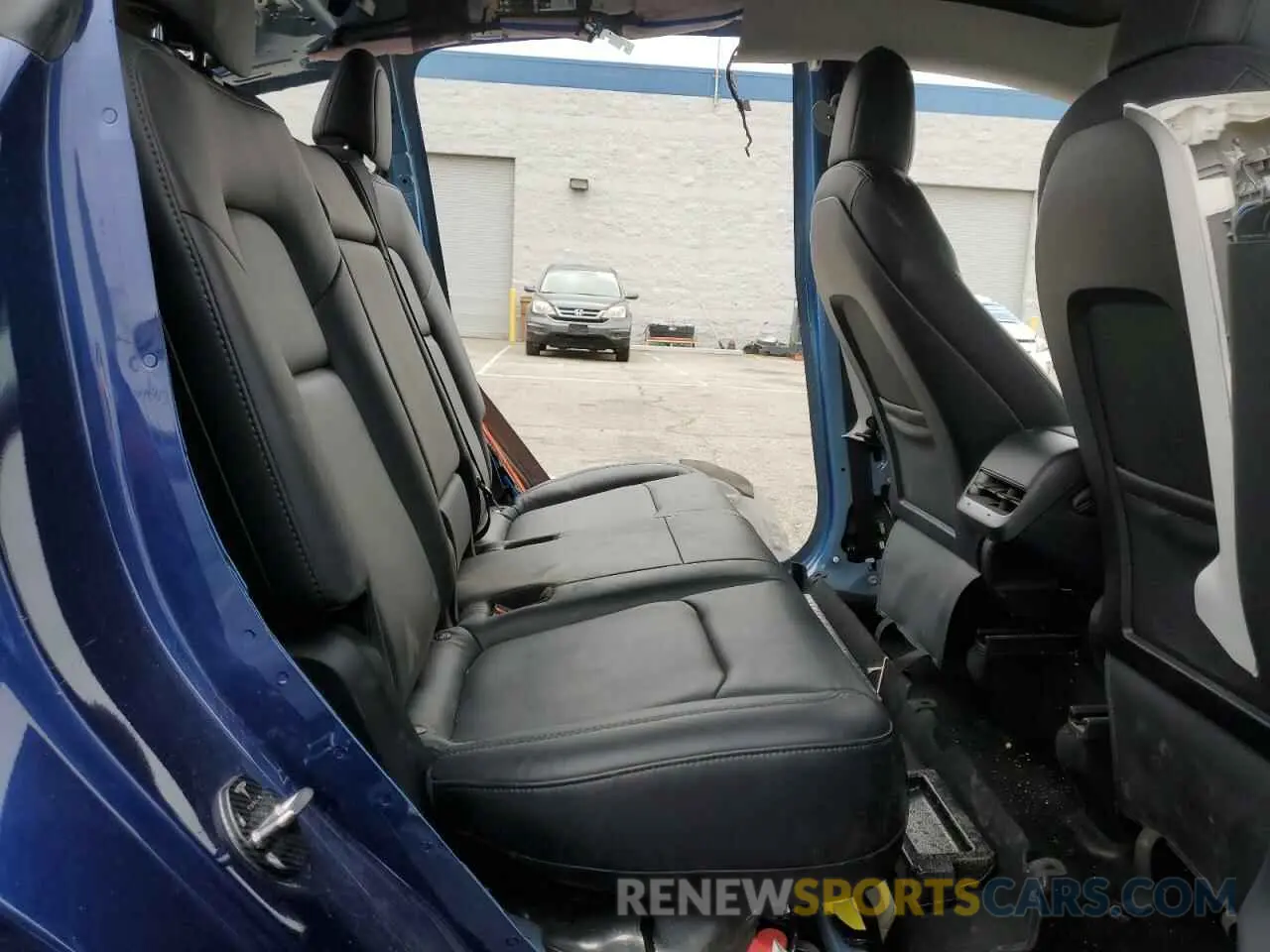 10 Photograph of a damaged car 7SAYGDEE7NF558398 TESLA MODEL Y 2022