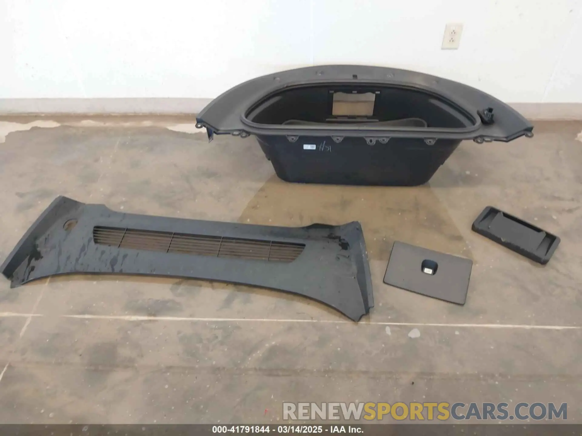 12 Photograph of a damaged car 7SAYGDEE8NA017194 TESLA MODEL Y 2022