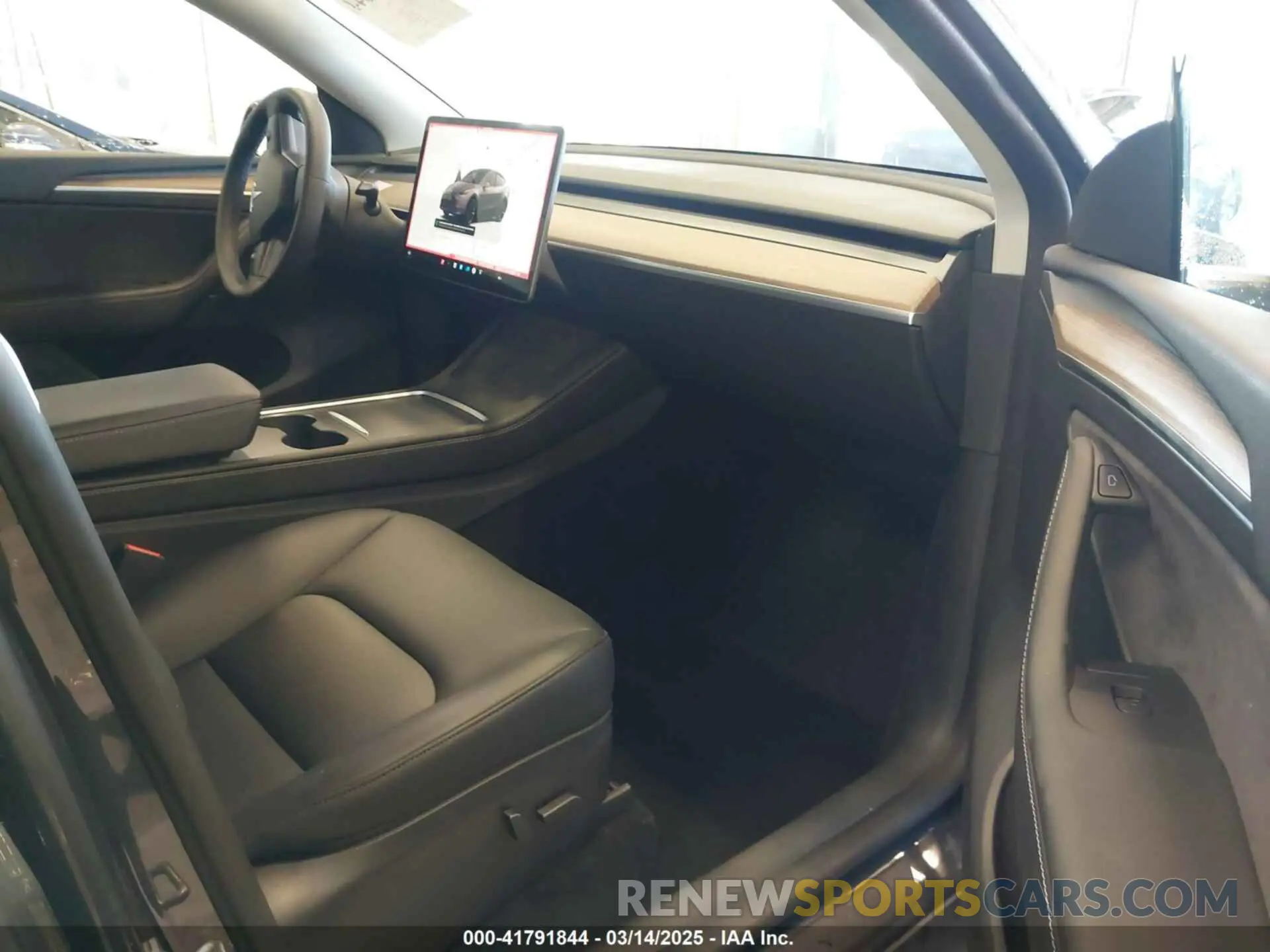 5 Photograph of a damaged car 7SAYGDEE8NA017194 TESLA MODEL Y 2022