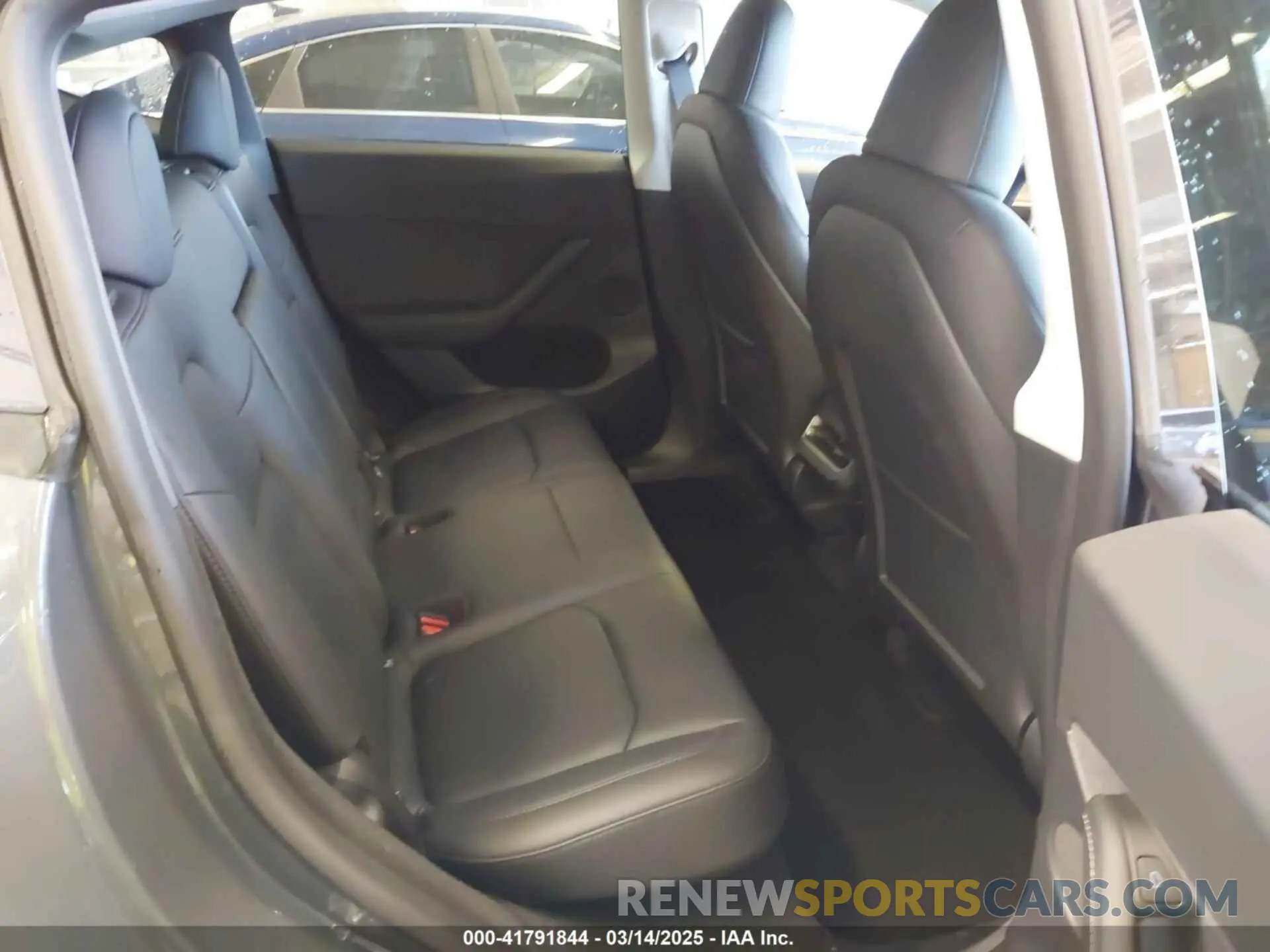 8 Photograph of a damaged car 7SAYGDEE8NA017194 TESLA MODEL Y 2022