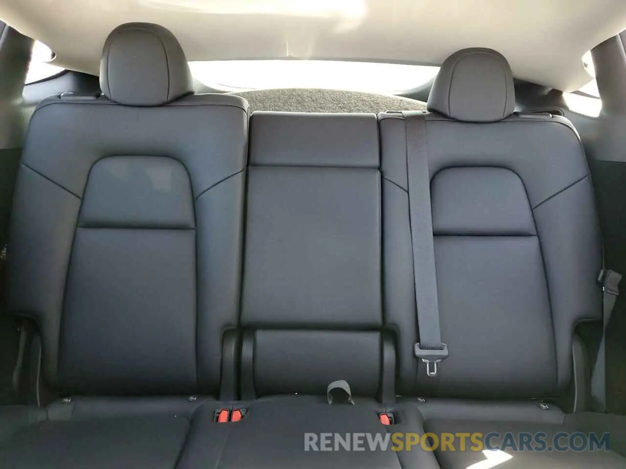 10 Photograph of a damaged car 7SAYGDEE8NA022735 TESLA MODEL Y 2022