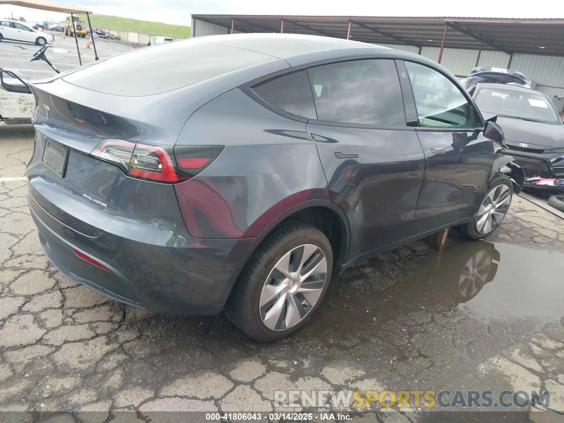 4 Photograph of a damaged car 7SAYGDEE8NF317482 TESLA MODEL Y 2022