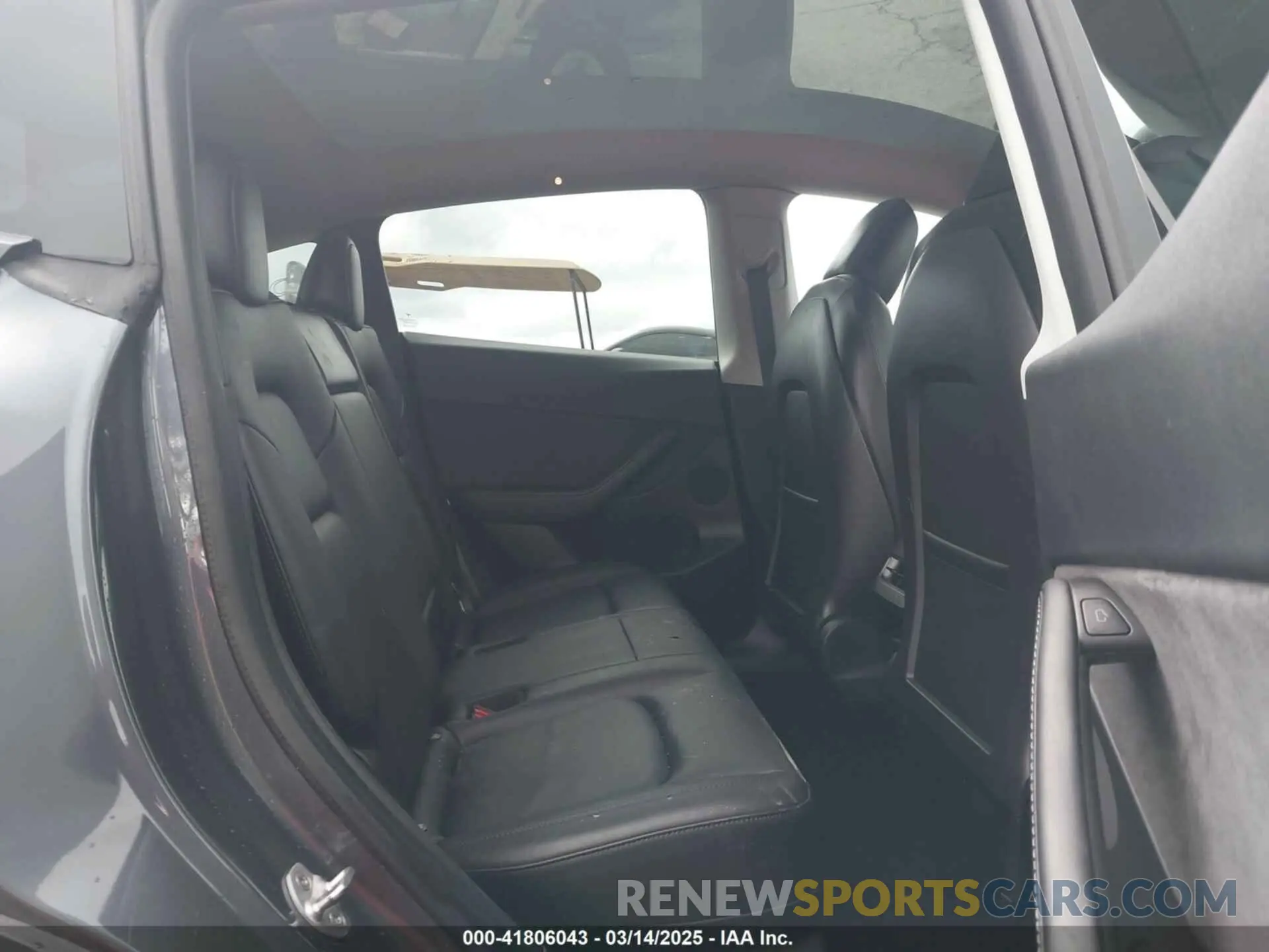 8 Photograph of a damaged car 7SAYGDEE8NF317482 TESLA MODEL Y 2022