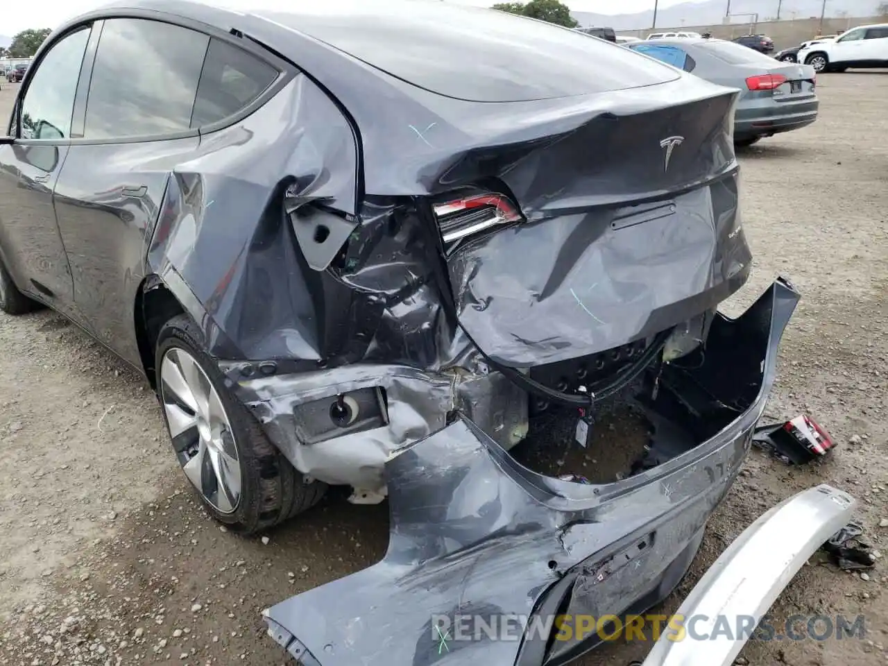 9 Photograph of a damaged car 7SAYGDEE8NF327896 TESLA MODEL Y 2022