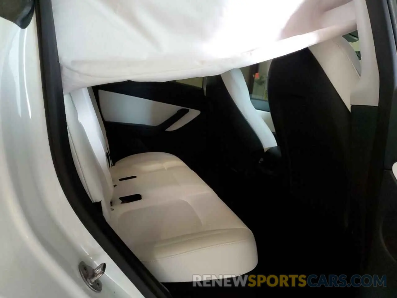 10 Photograph of a damaged car 7SAYGDEE8NF339790 TESLA MODEL Y 2022