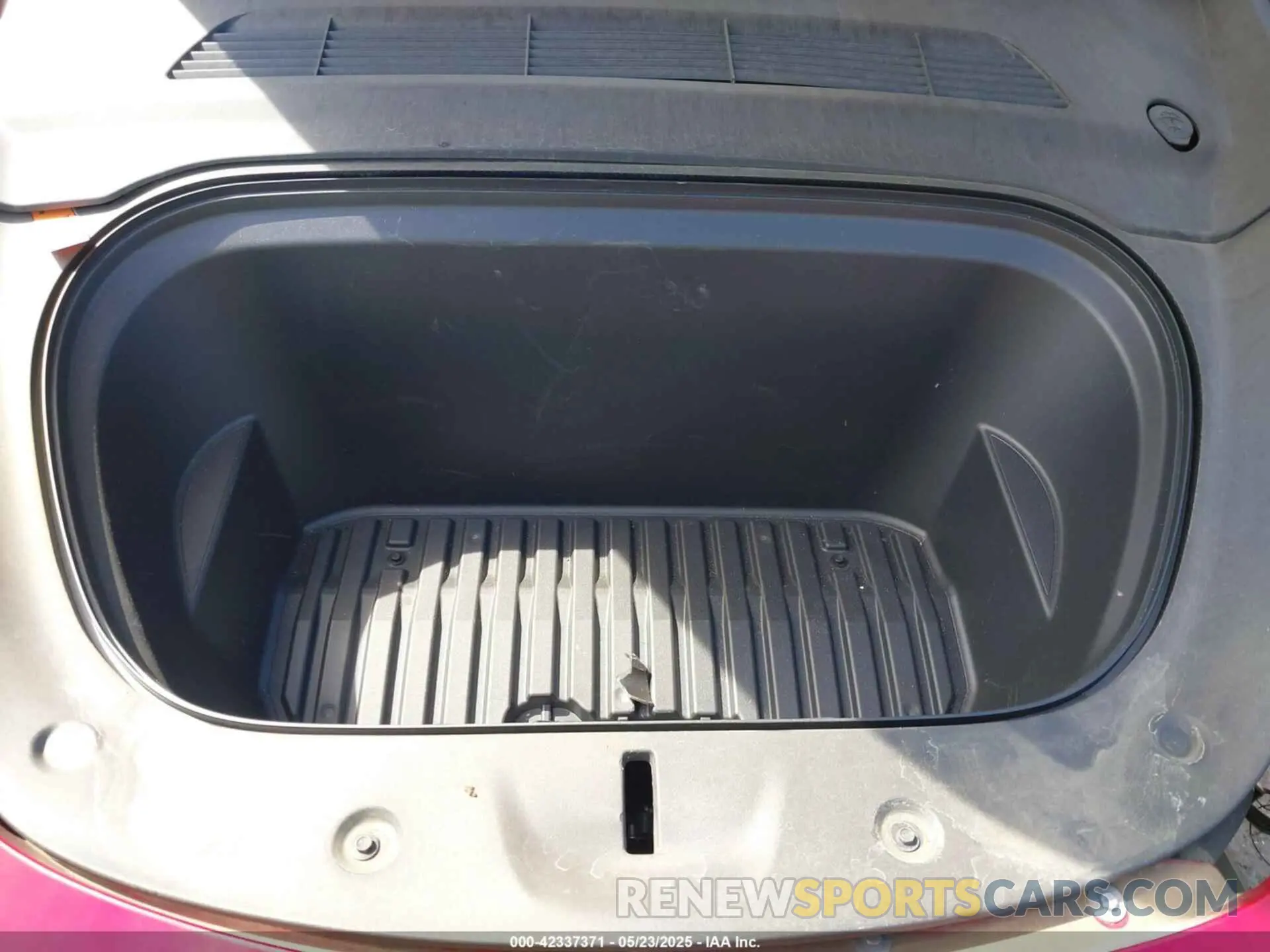 10 Photograph of a damaged car 7SAYGDEE8NF349543 TESLA MODEL Y 2022